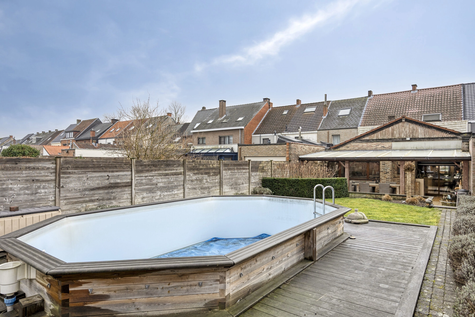 afa03bd097fa440394f01f633165316d photo