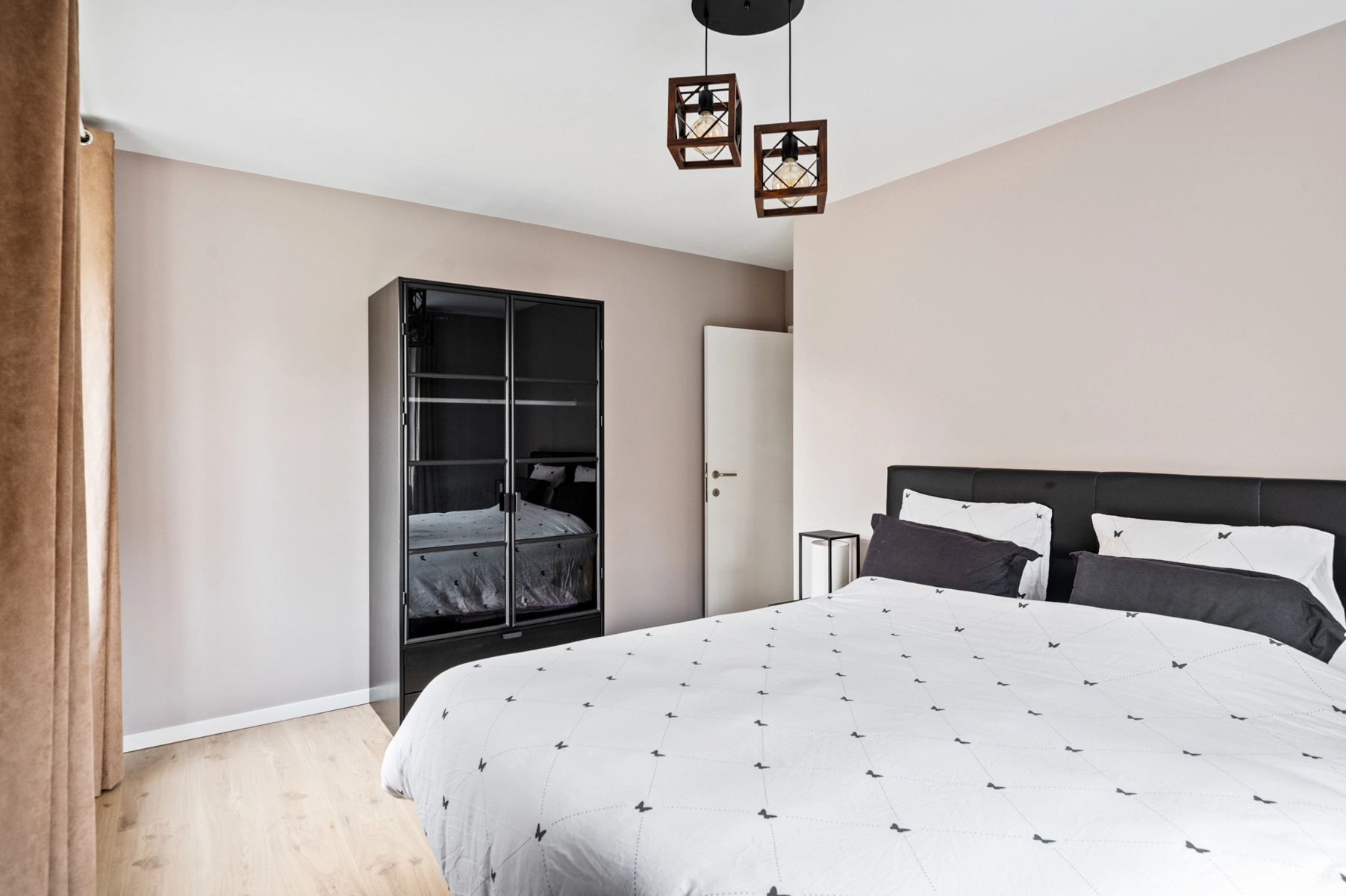 10d196ca71e14b4496e785d9f9366d16 photo