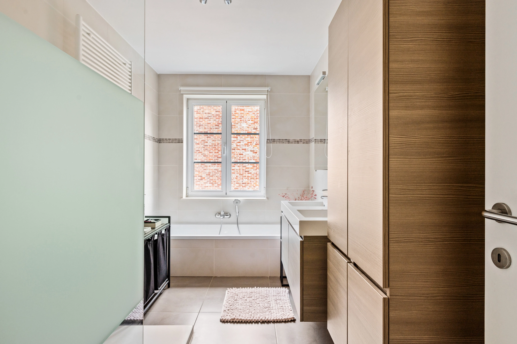 28f6edaafc5c457db7311c15739b3e54 photo