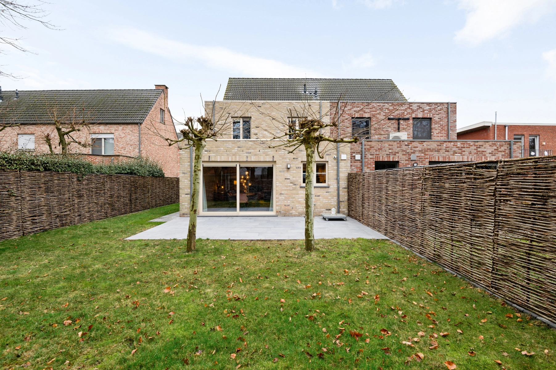 59f5f085037247179bad3f9535fe210e photo