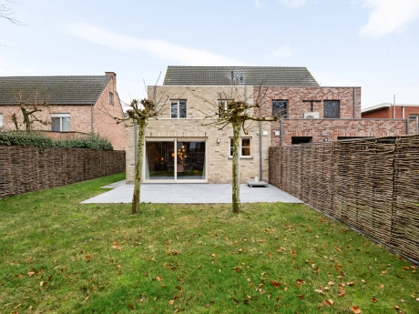 59f5f085037247179bad3f9535fe210e thumbnail