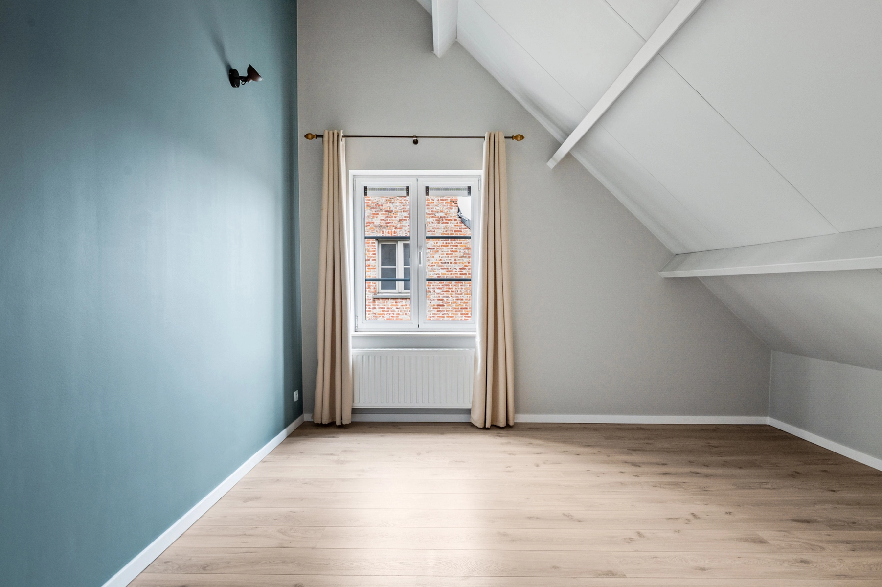 64688cea00e945deb4868398f5ecd728 photo