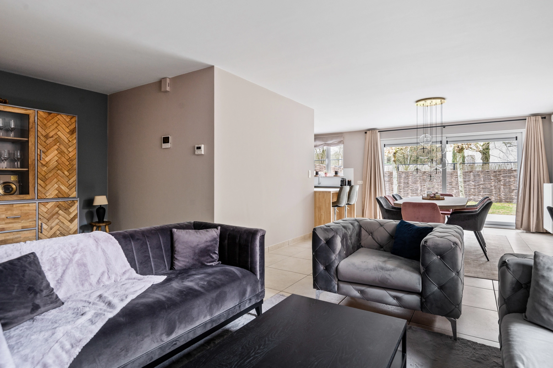 8e8c8b44282740929d99470343d9a20c photo