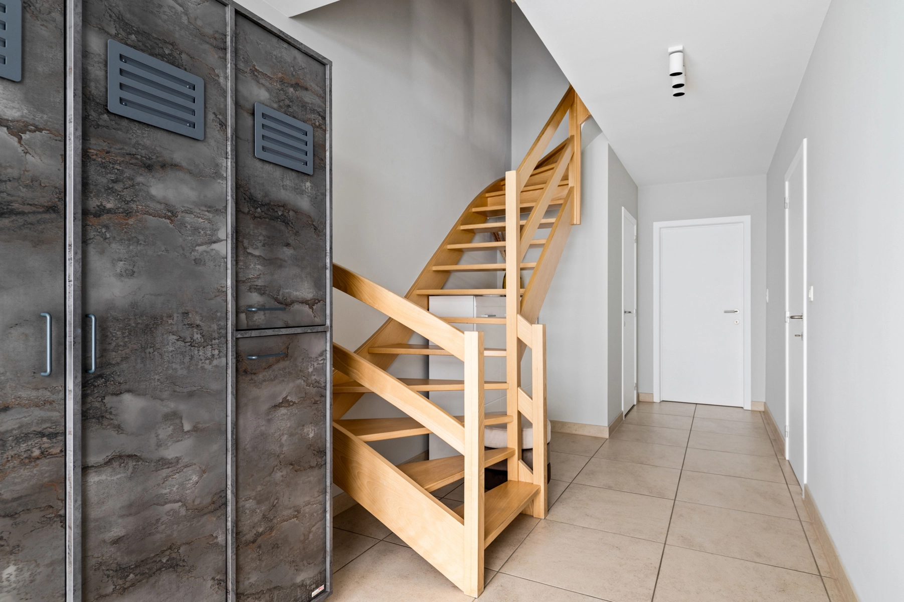 c40d230f4e4d4c13a872e9ee8a58b555 photo