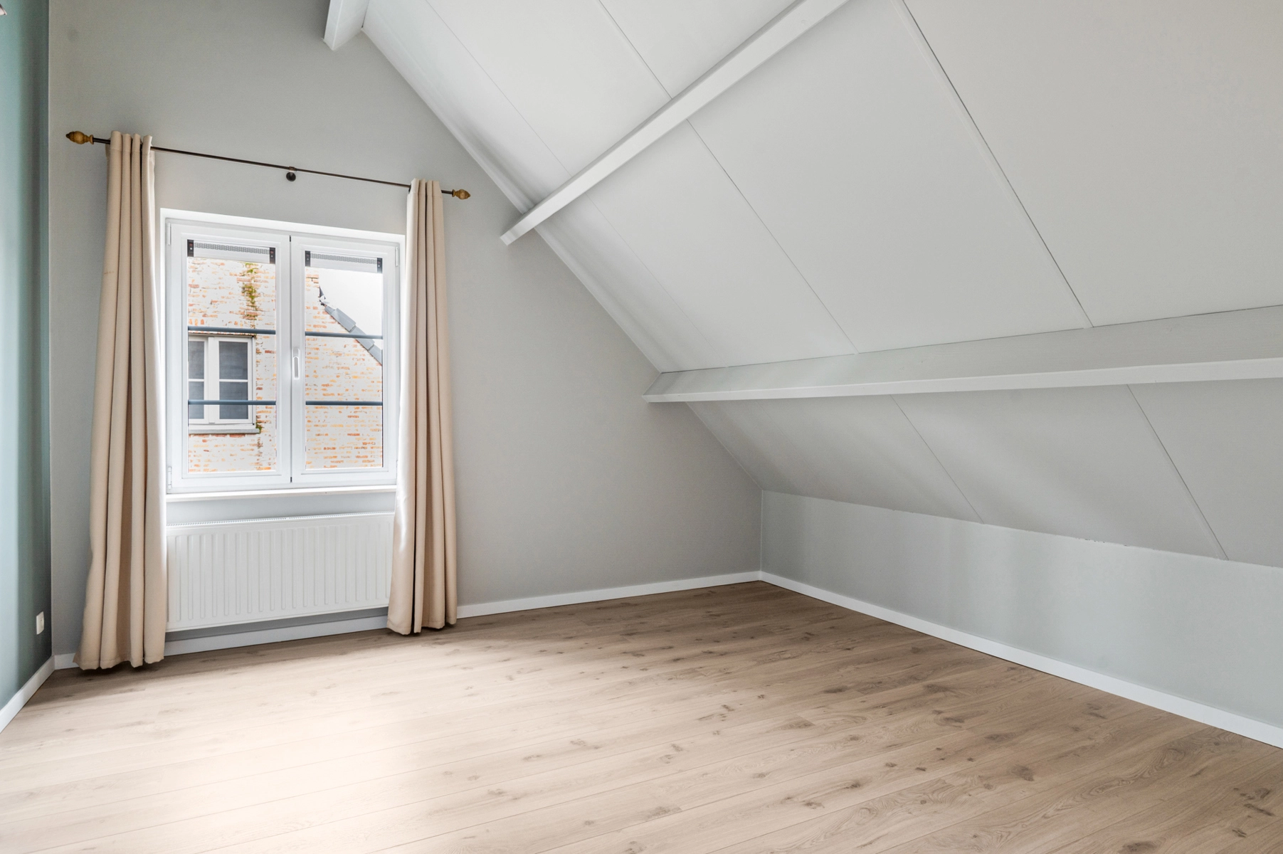 cad1de1ec2aa49b4bbf38eebfee377f6 photo