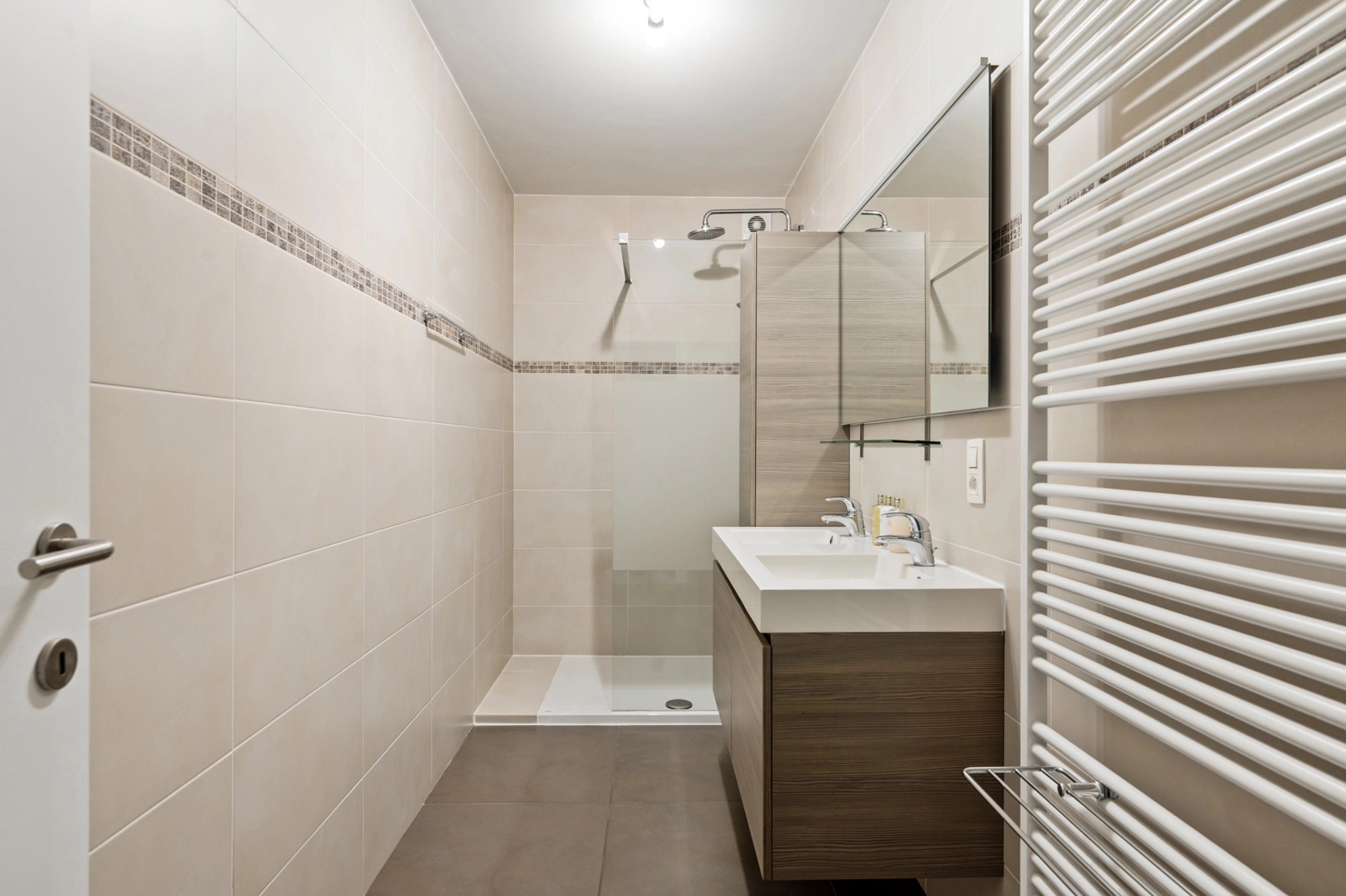 e0b7a6e79ee84ca9b182c8df485275df photo