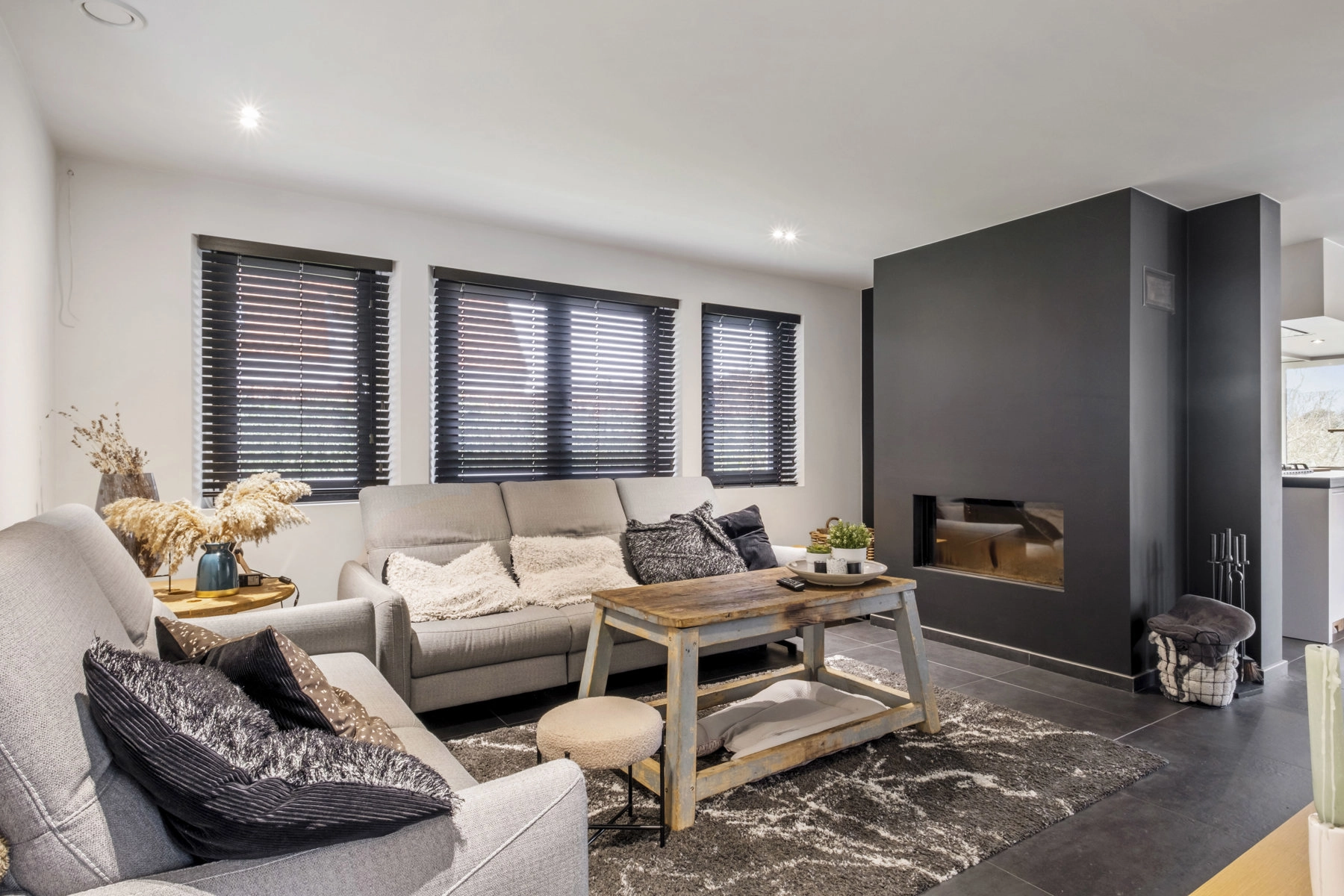 30108d0de50e40a19f5af15f543fe81b photo