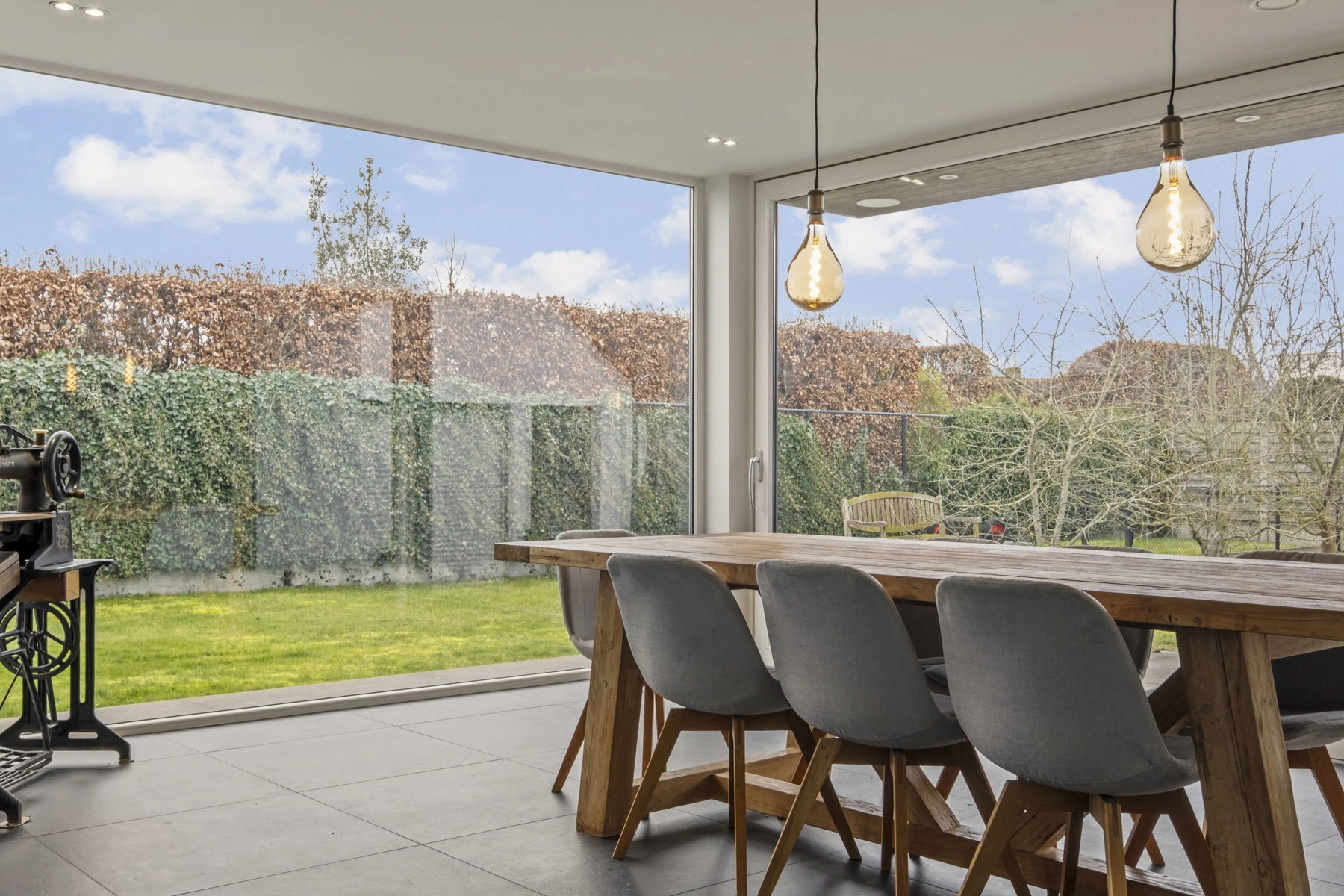 67dcc5afaa6c4cd2a99417771baf77ce photo