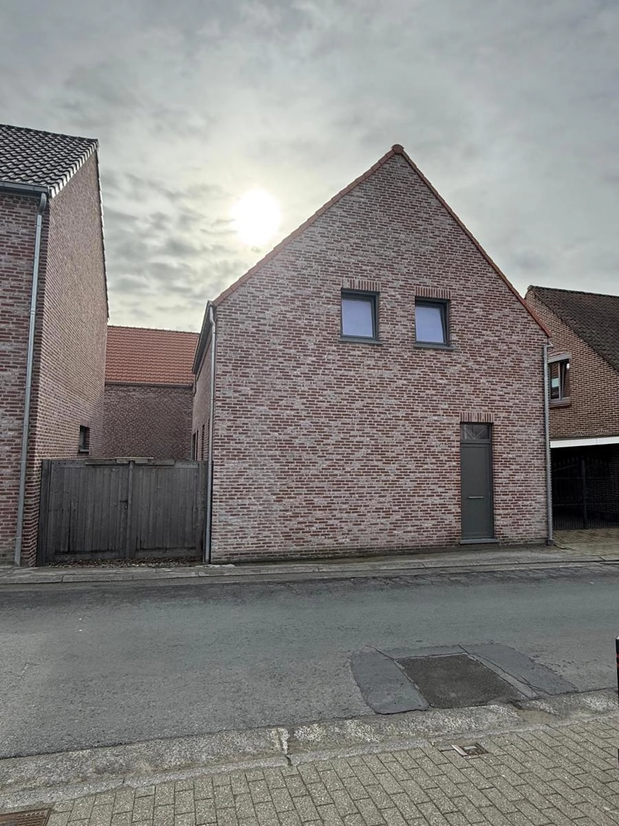 645e5f071b634bdb8deb5afee558e02f photo