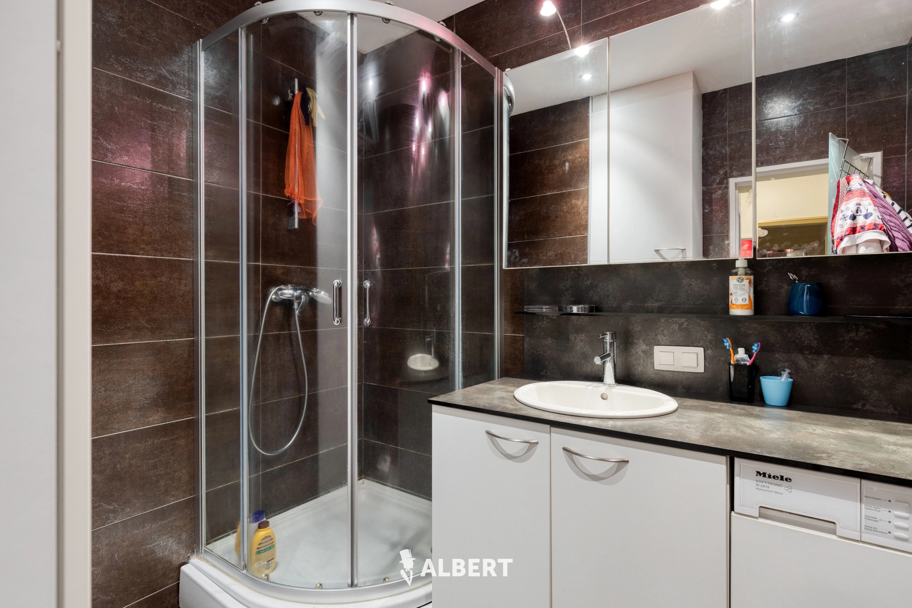 3bb394ca2b3d4ab8b8b3b01f9bea336e photo