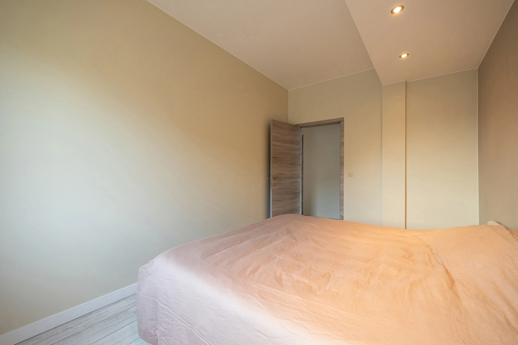 4df0472600f2451399e97e4efa87b708 photo