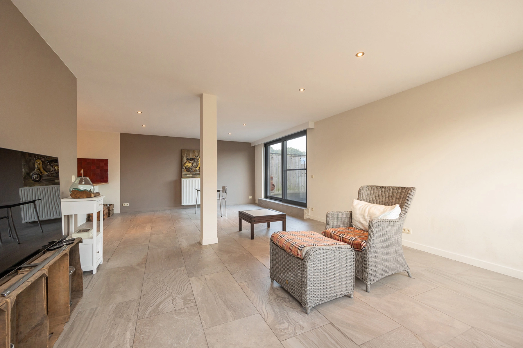 783599b87e5147af95b7157f5b41ee66 photo