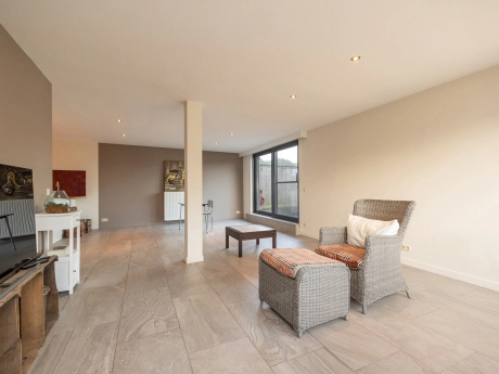 783599b87e5147af95b7157f5b41ee66 thumbnail