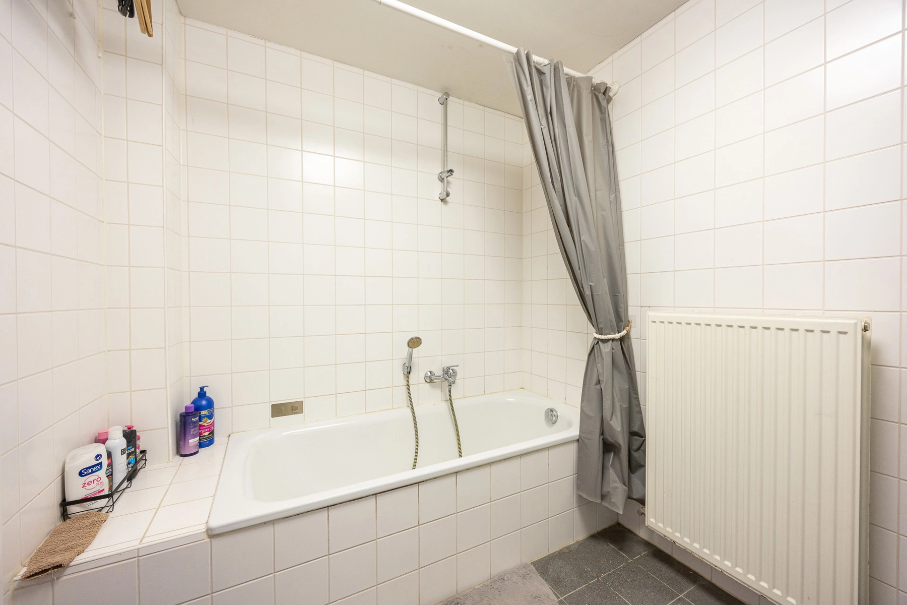 f86a6f67c77f4bd0a83e397c73f77617 photo