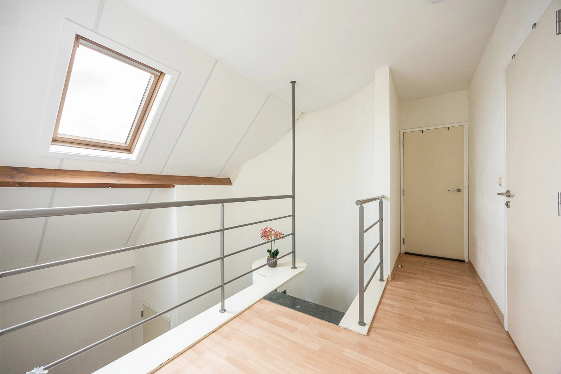 01c60bd4bb774a84b38e8b0bed33f175 photo