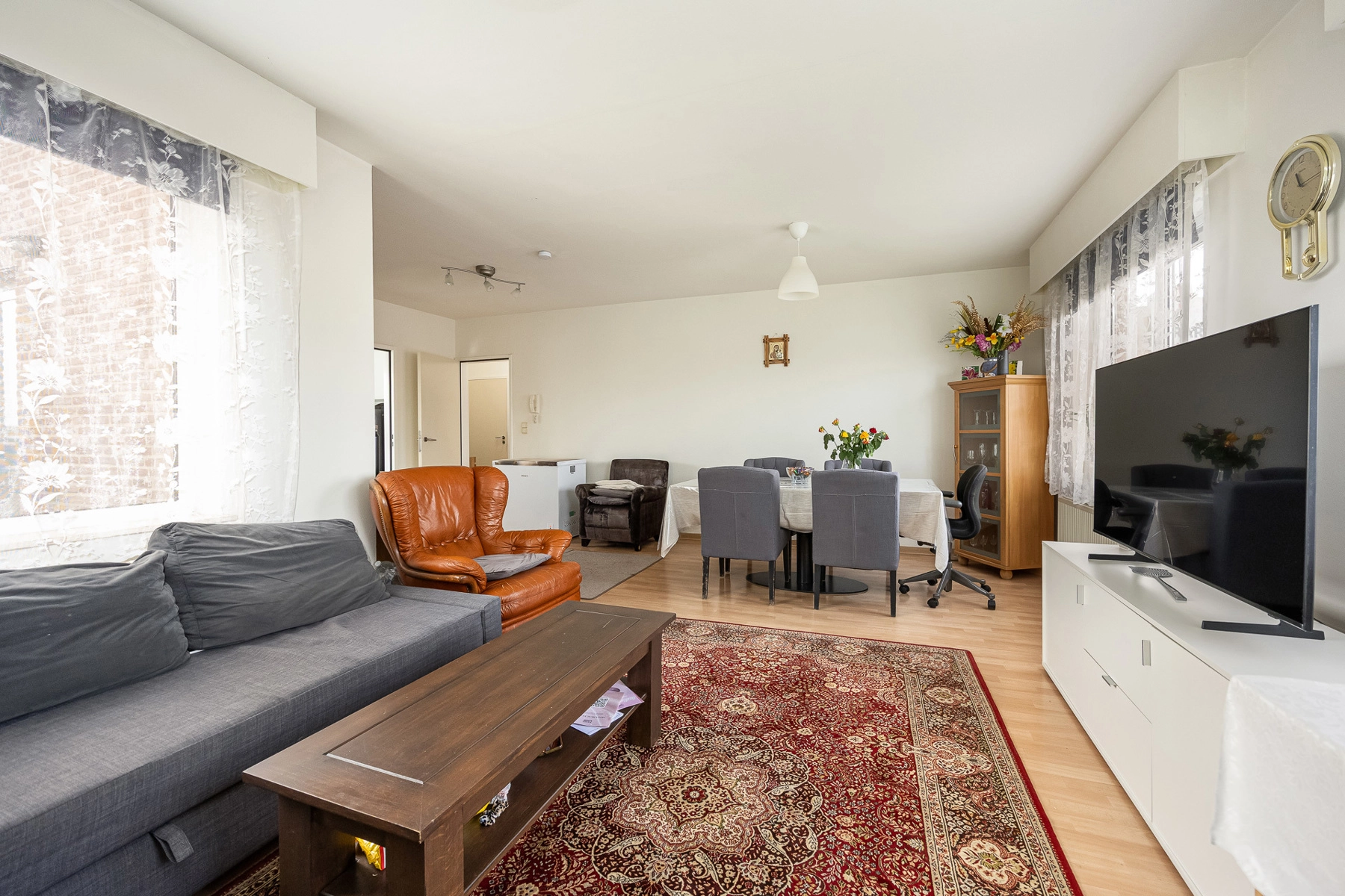 6b6bfe75d06a42bb906bcd8fd0e1fc63 photo