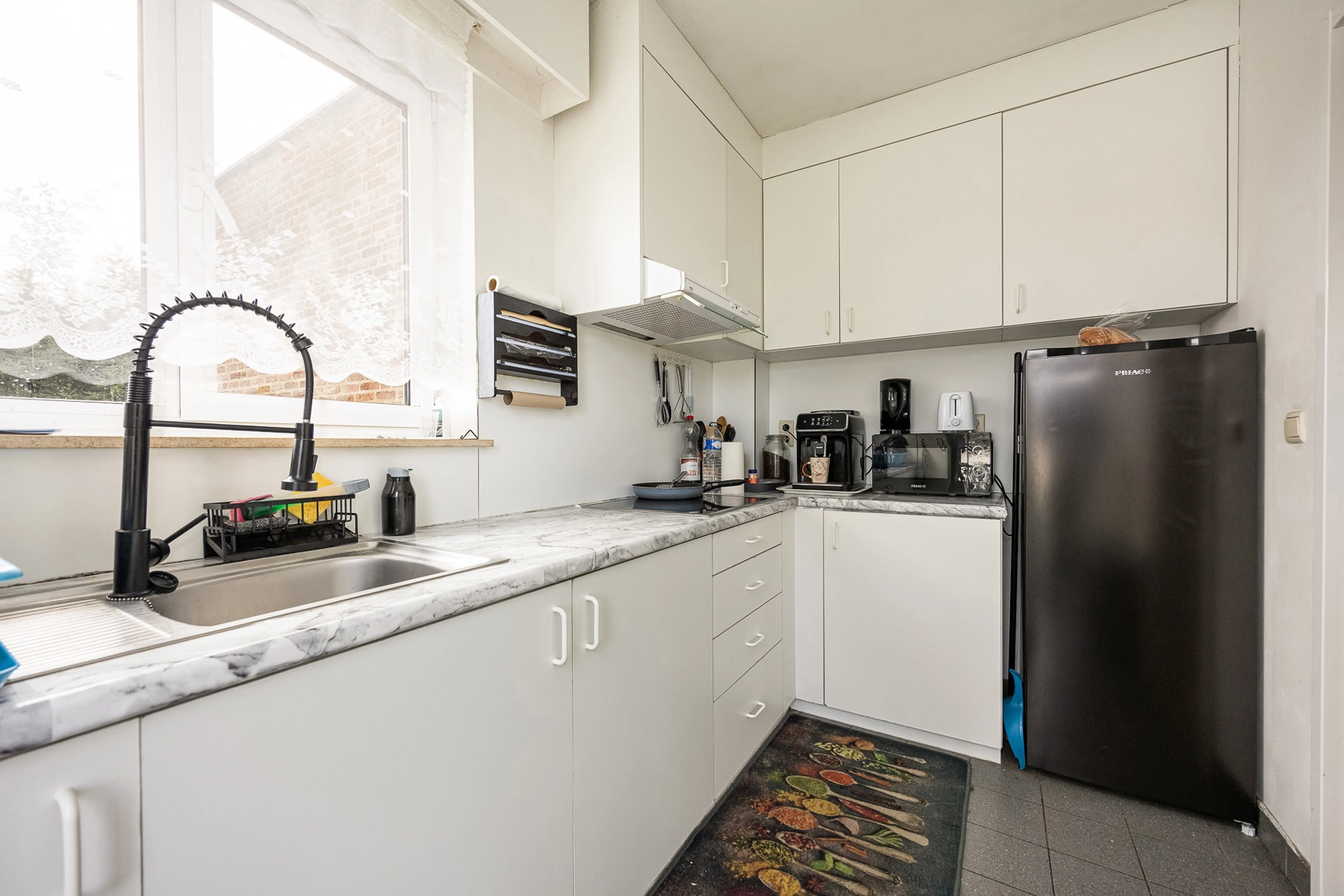 b86101e236c84d6d8211761ce39eec04 photo