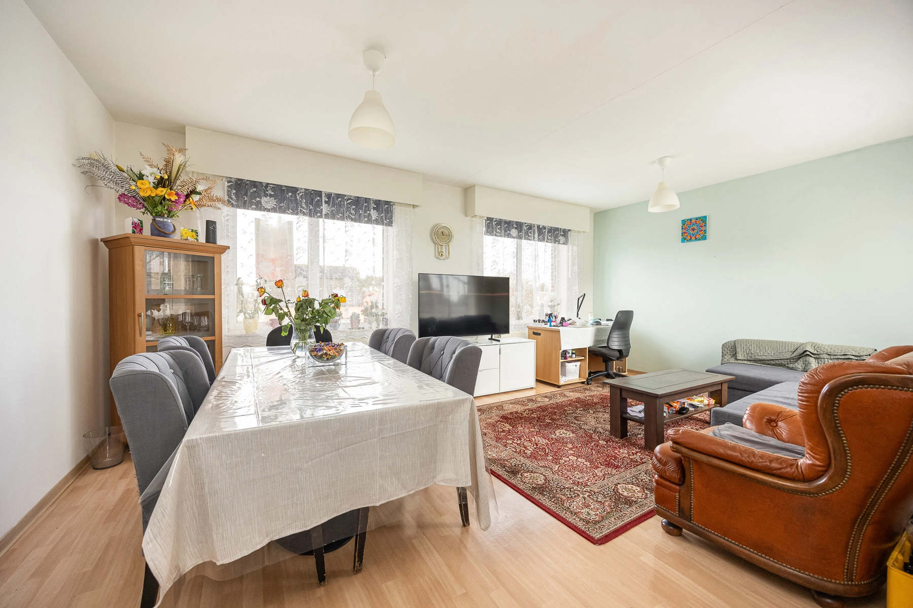 f879d281f26a4df5b8b88d94745885cc photo