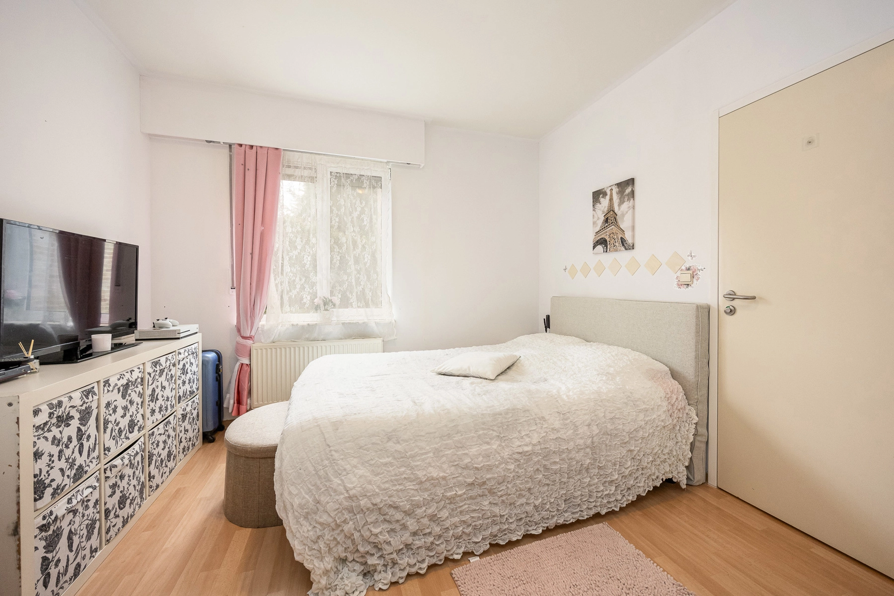 b689d5bb5ad3423b968030ec2d9374d2 photo