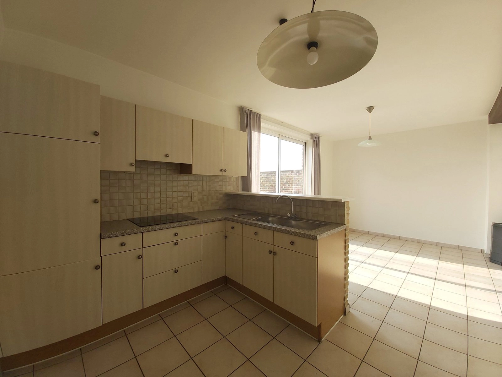 cb4ccd83148449fab987f61d7075d582 photo