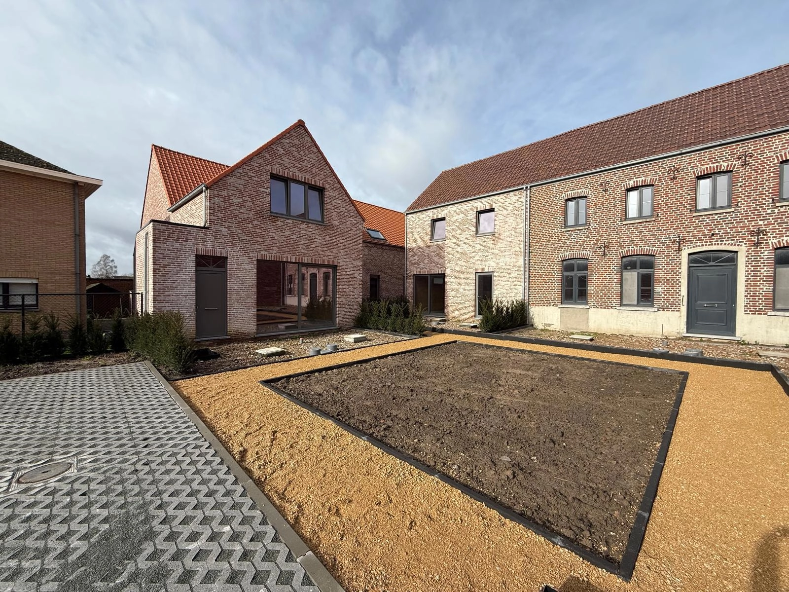 b6754c5a984a4592a656bb35ce603939 photo