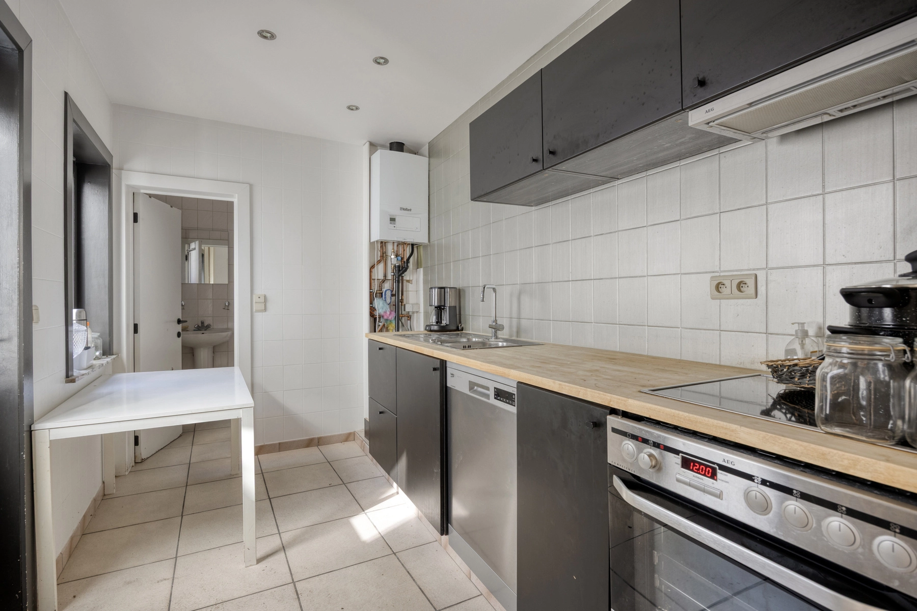 eeef04c88f464420893ca213a3f9a5e9 photo