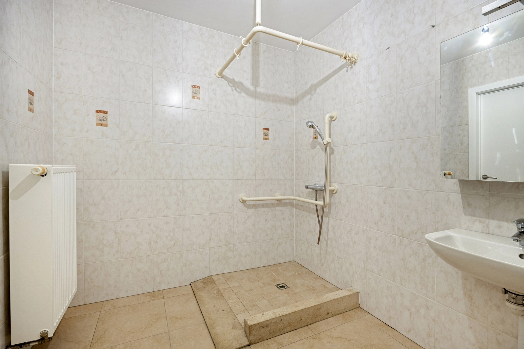 08952fc6405c4473990fbc1ada22a869 photo