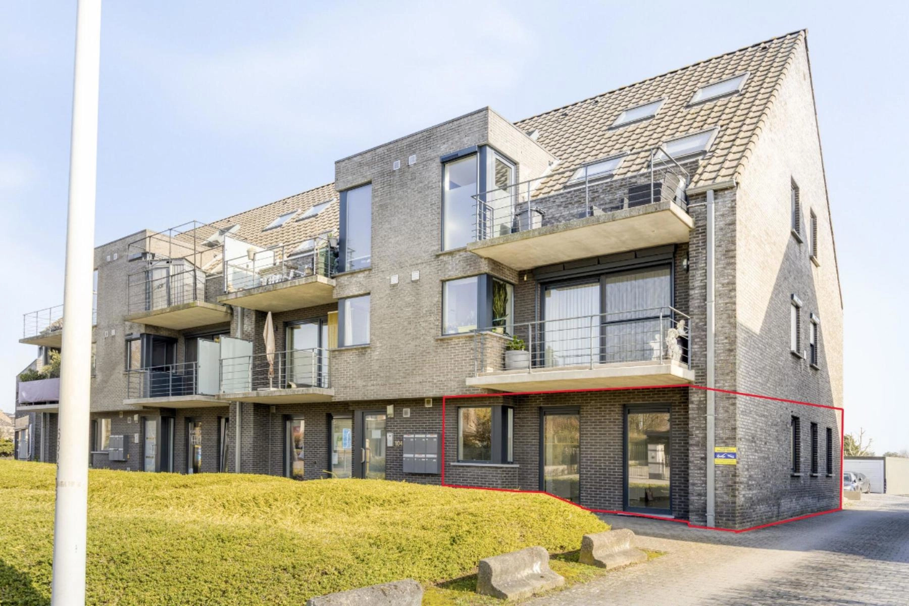 70787ecae58446f484ad29bfc4ffceb4 photo