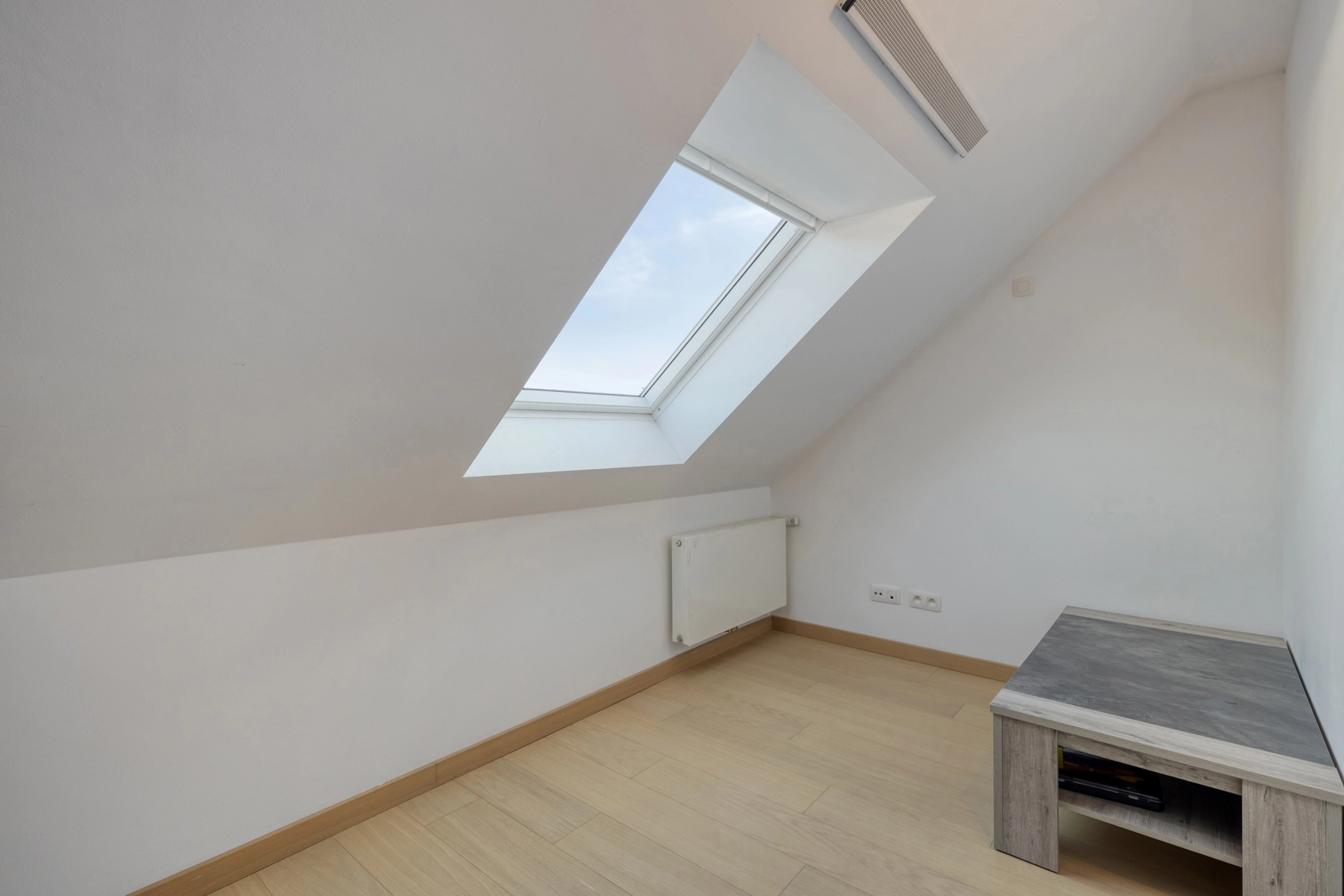 e27d6213b640438fb505ab1f17a8af0d photo