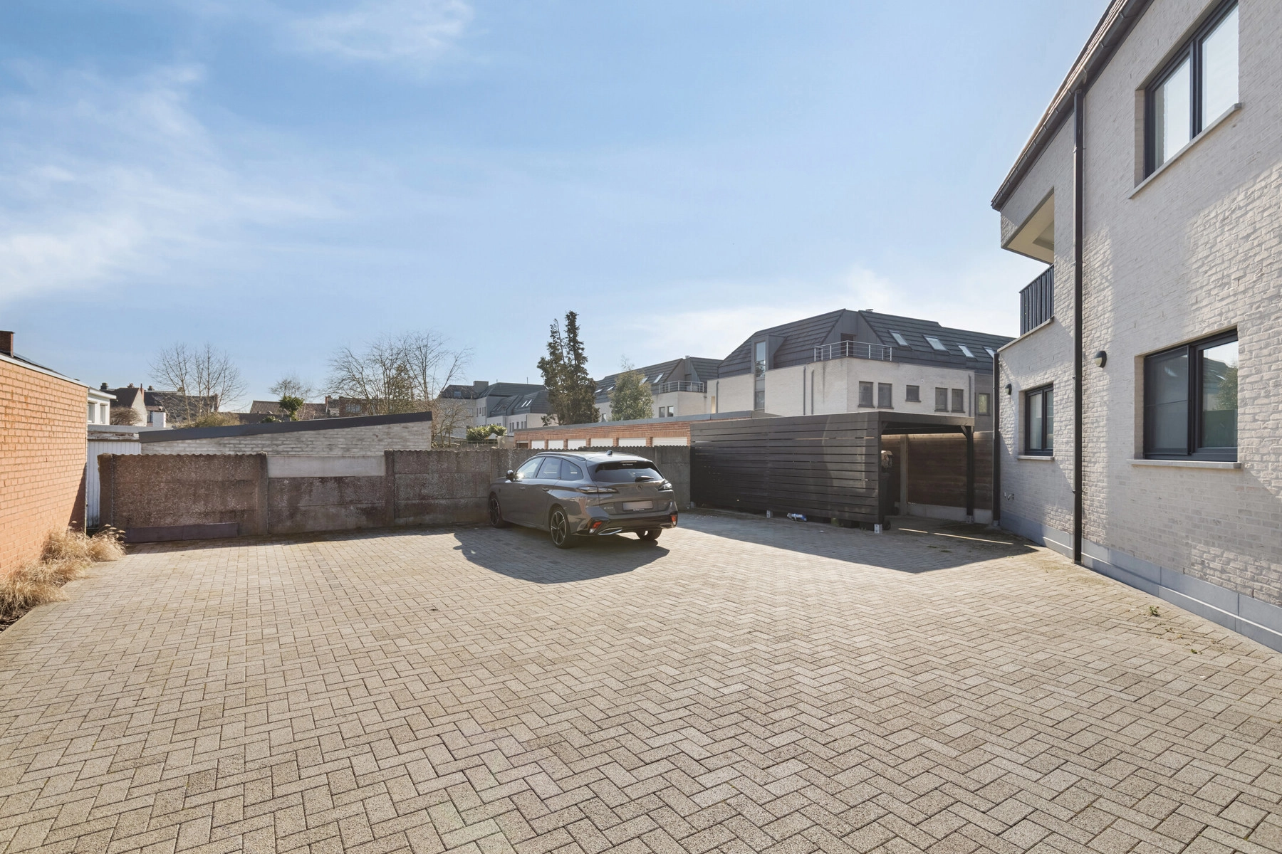 fba8d309c0414384a615db29eda3d92d photo