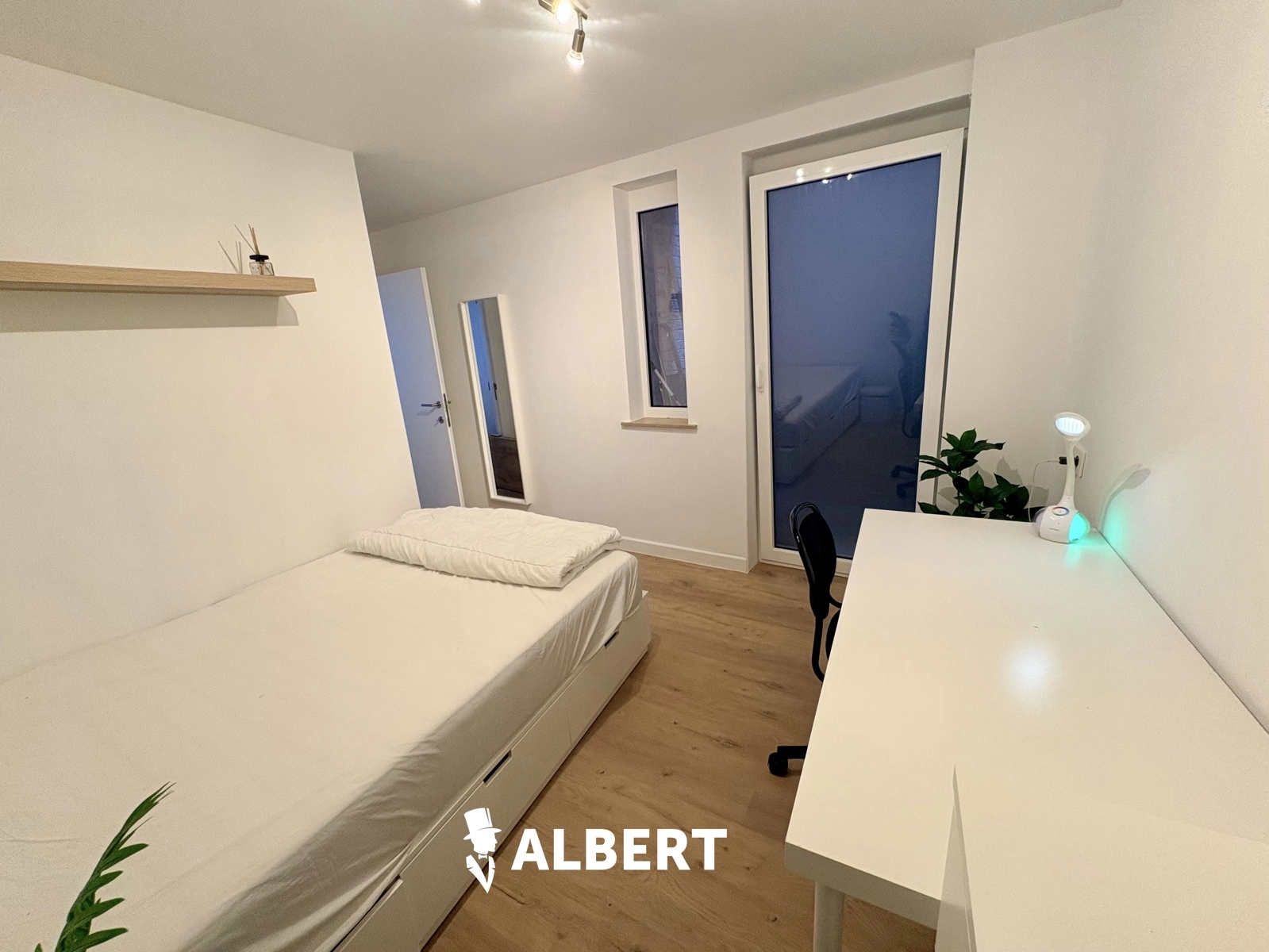 10b088deb02045498b05917b5c6d35a7 photo