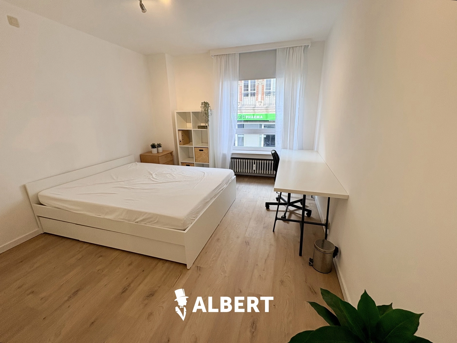 28c8282784bf4f9d893f3a7dbd702a01 photo