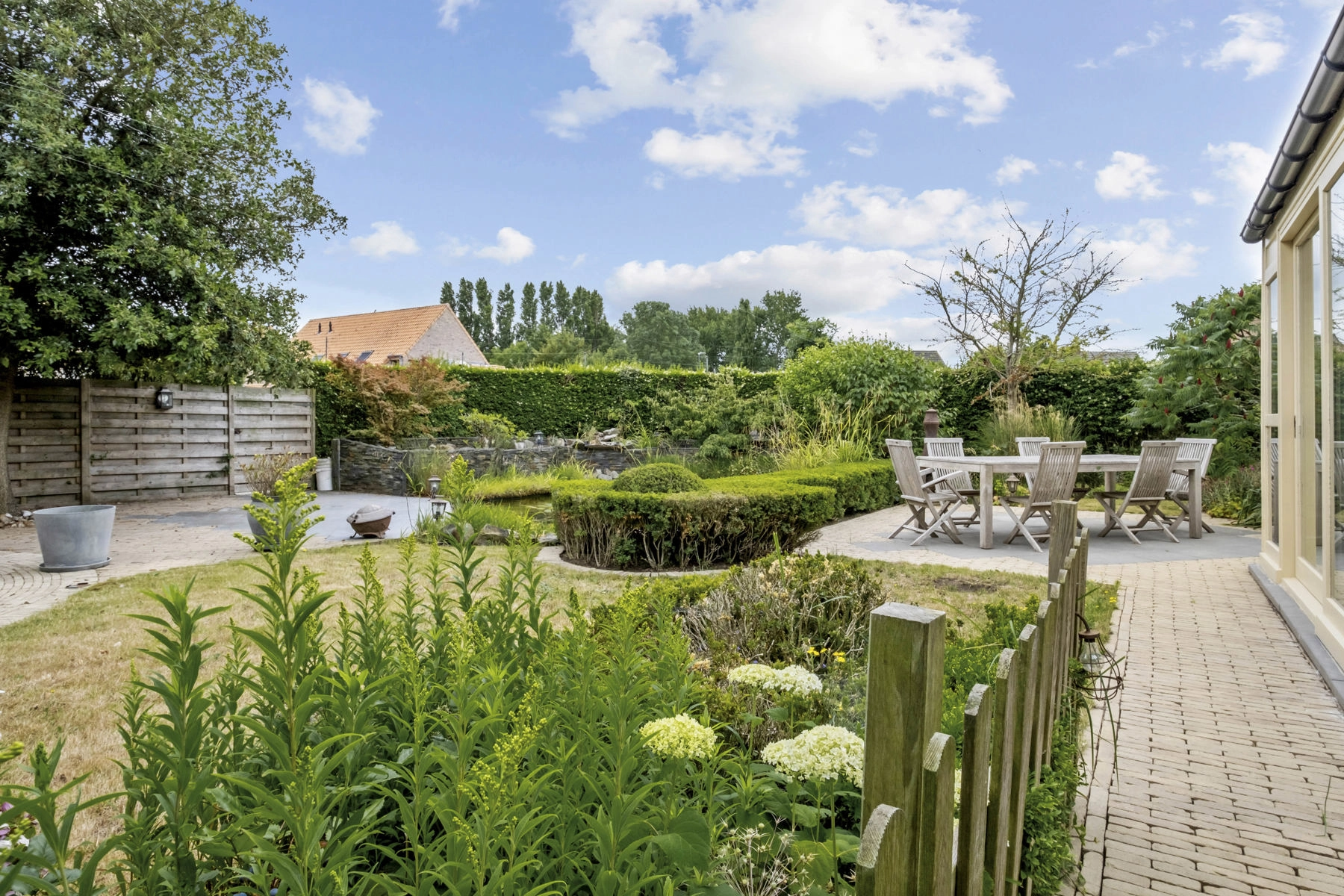 010220c82a2643efa1dd8ce72b9c20e3 photo