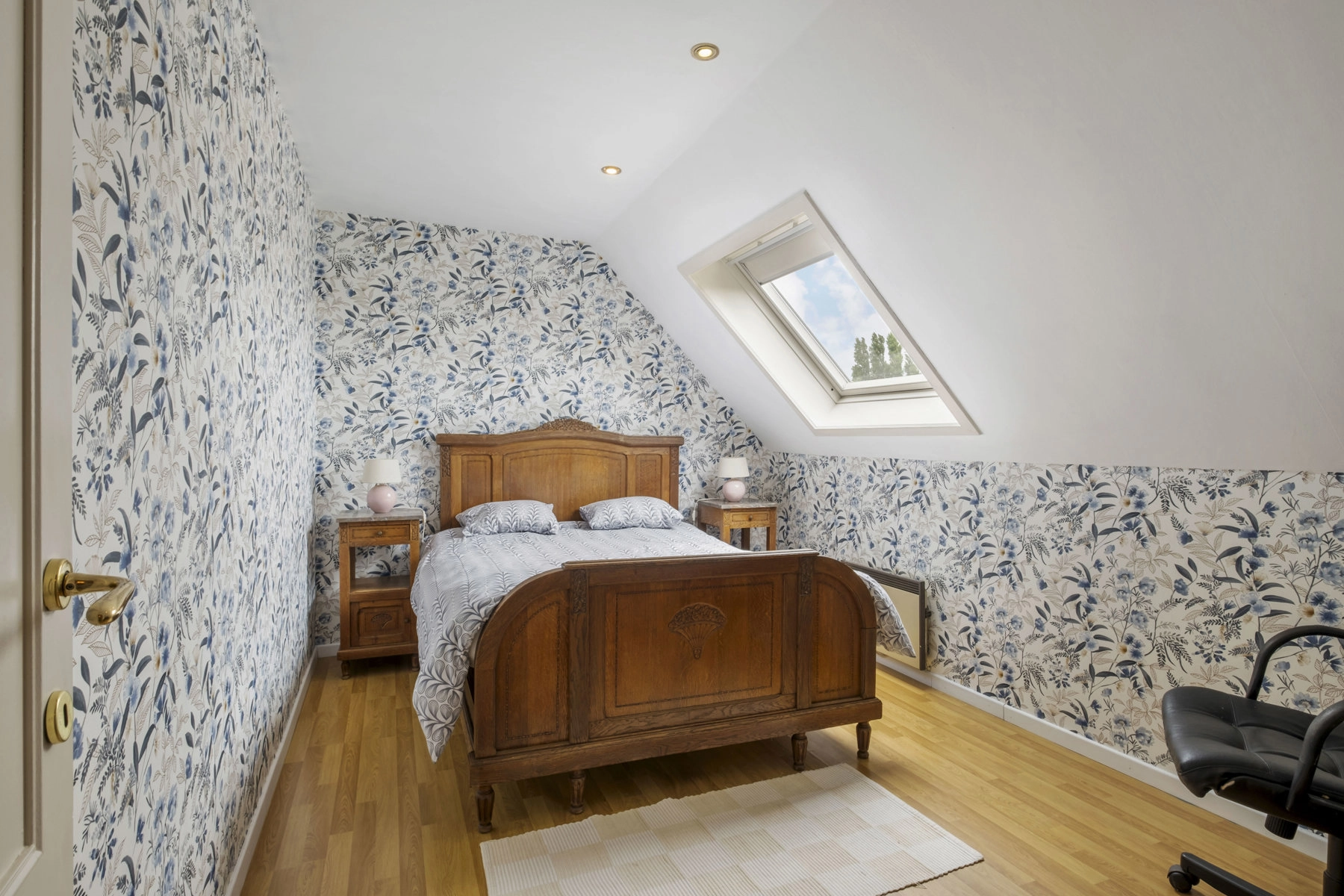 7f0fb4d965ab45a784371f06924fbf60 photo