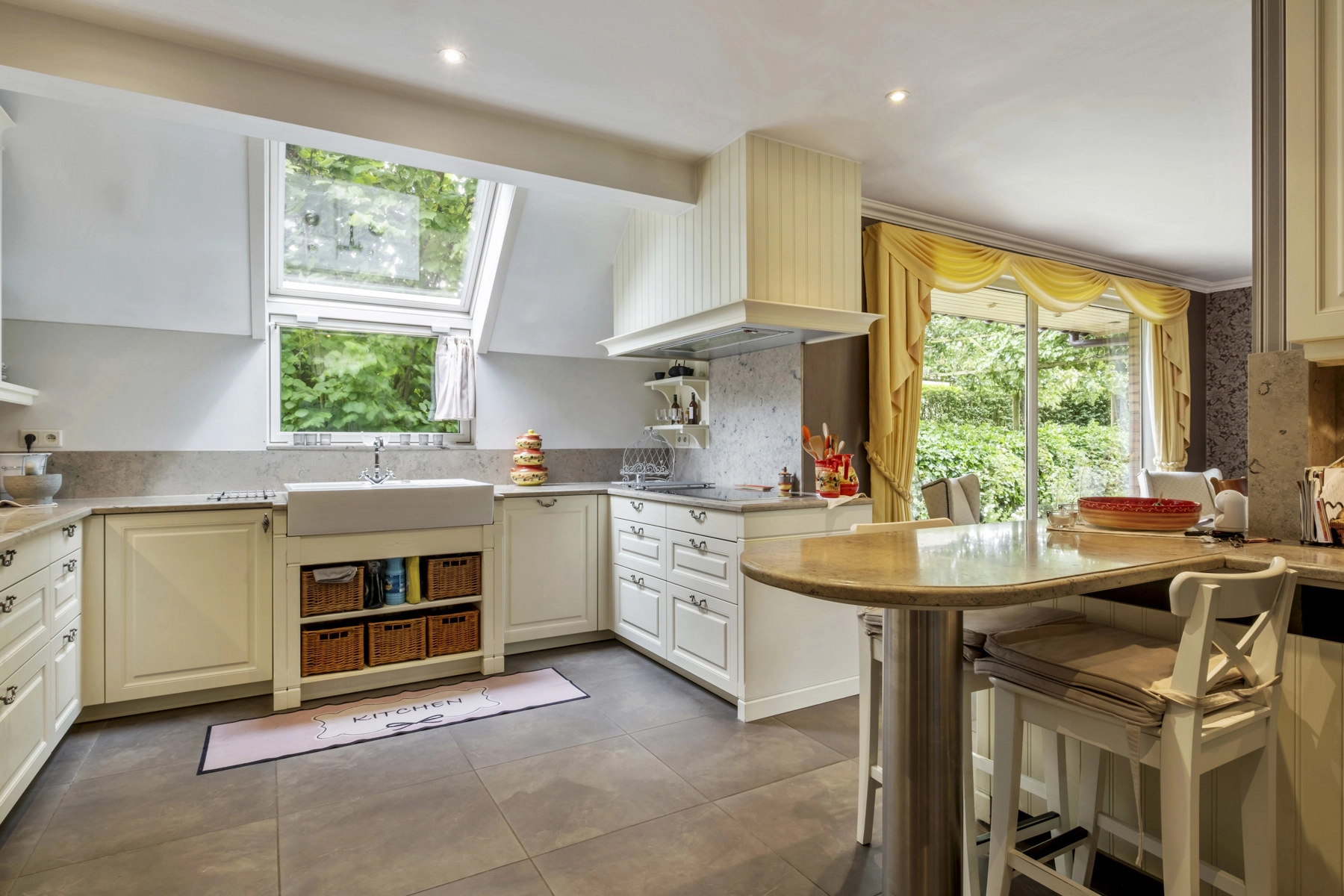 913ede4bf62c40bbaca24b7b12473cc3 photo