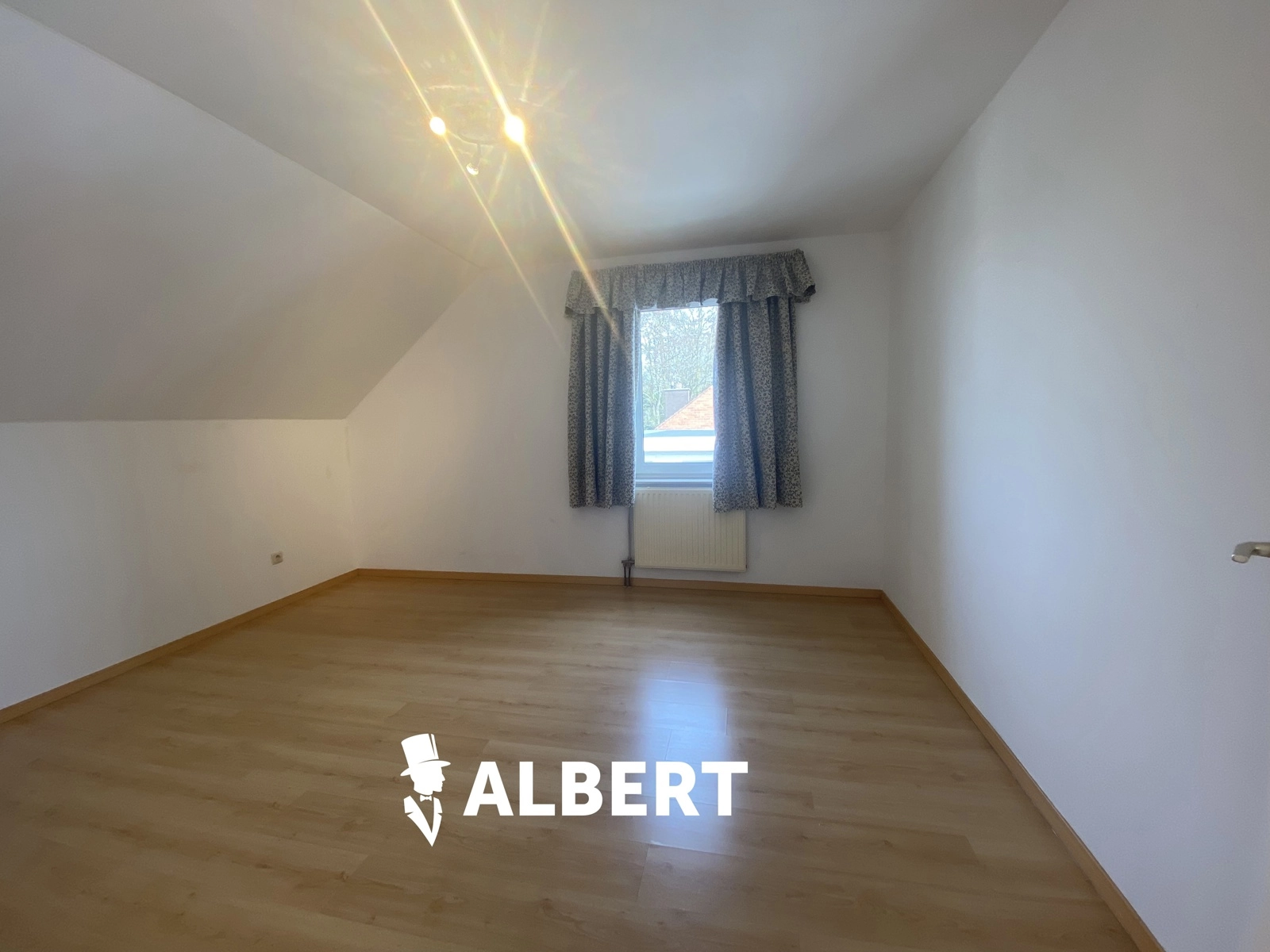 02e975ccf2a54424b7abf2ebbe834355 photo