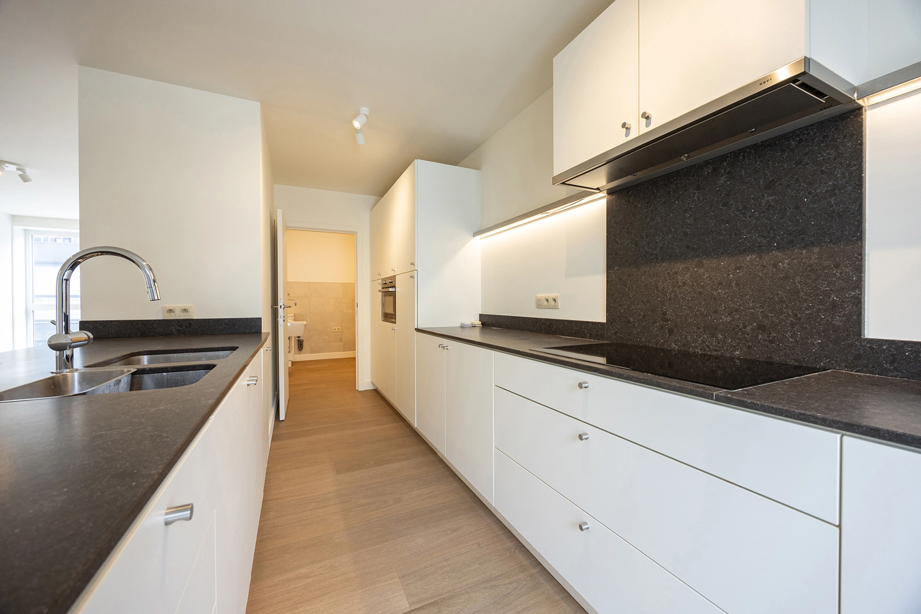 3cbac4e9700348ea91242fa35c52f565 photo