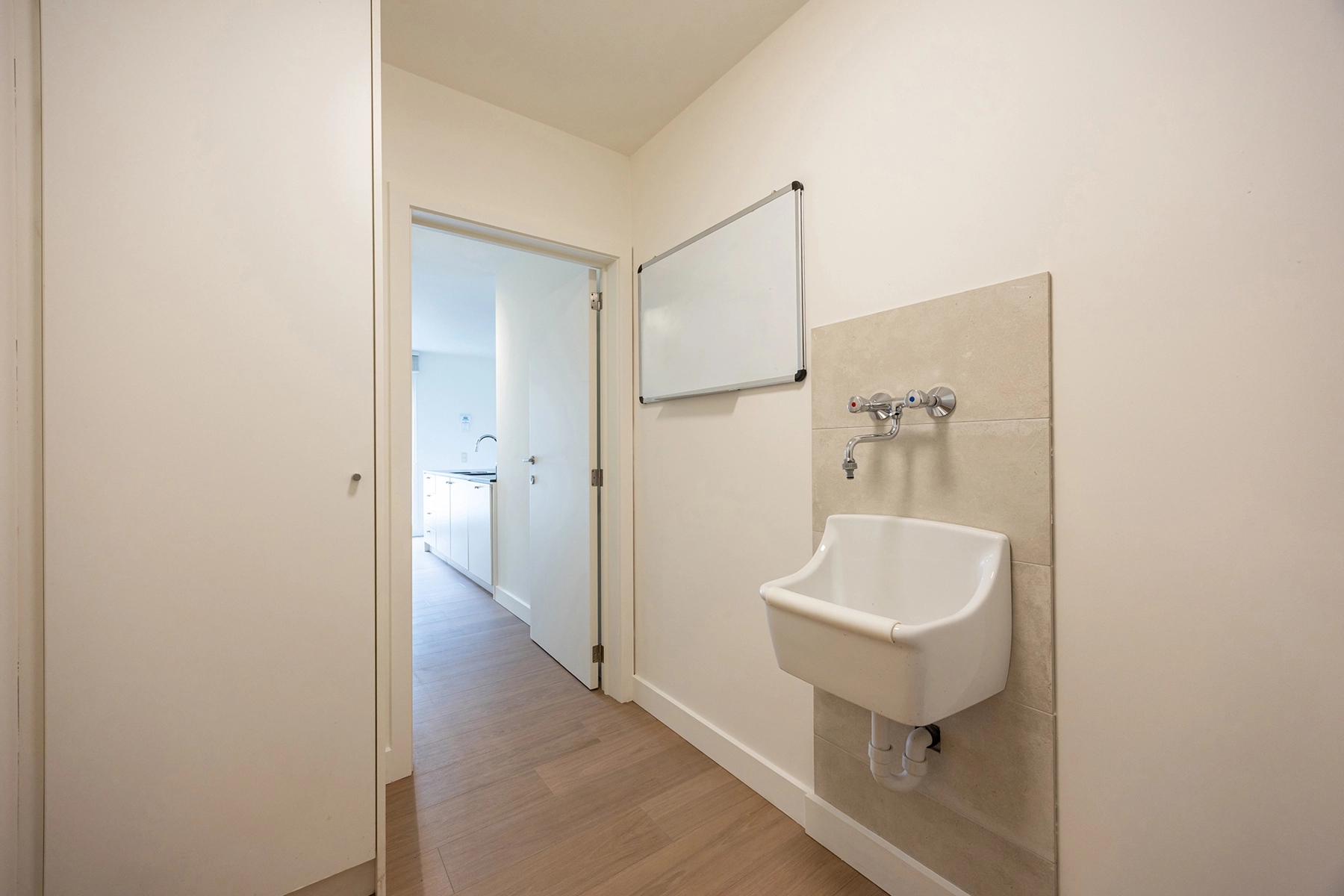 42a1571a8ea041699ee1d1072b95bc44 photo