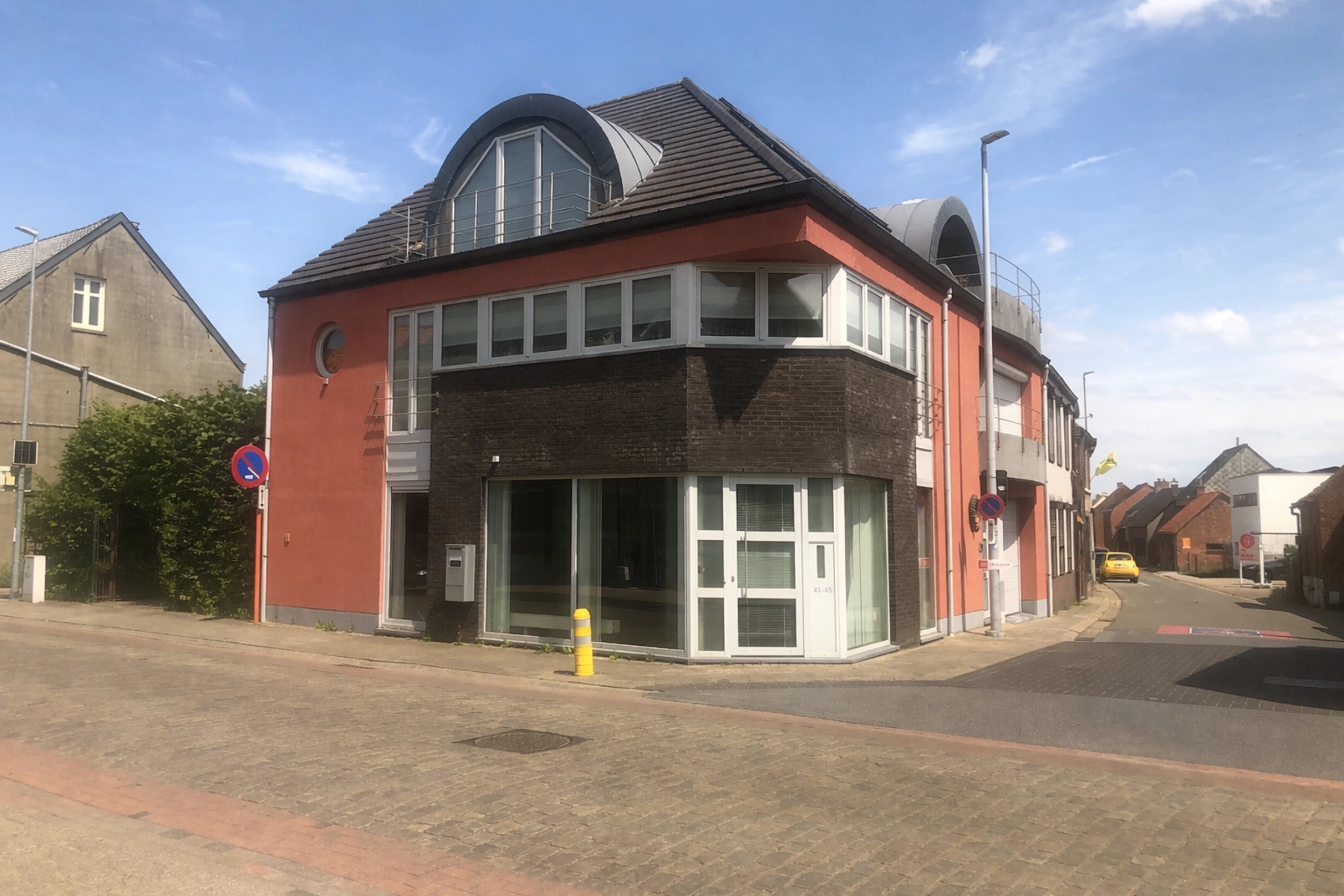 25c4589af2df44aeb8681c501de4d002 photo