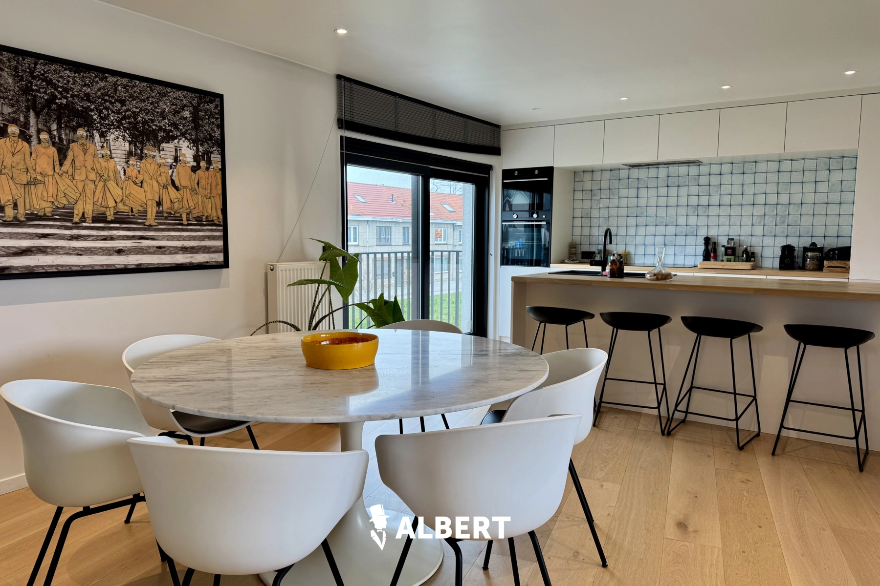 4b085e8fb4af44bc845c7a92782ffcb8 photo