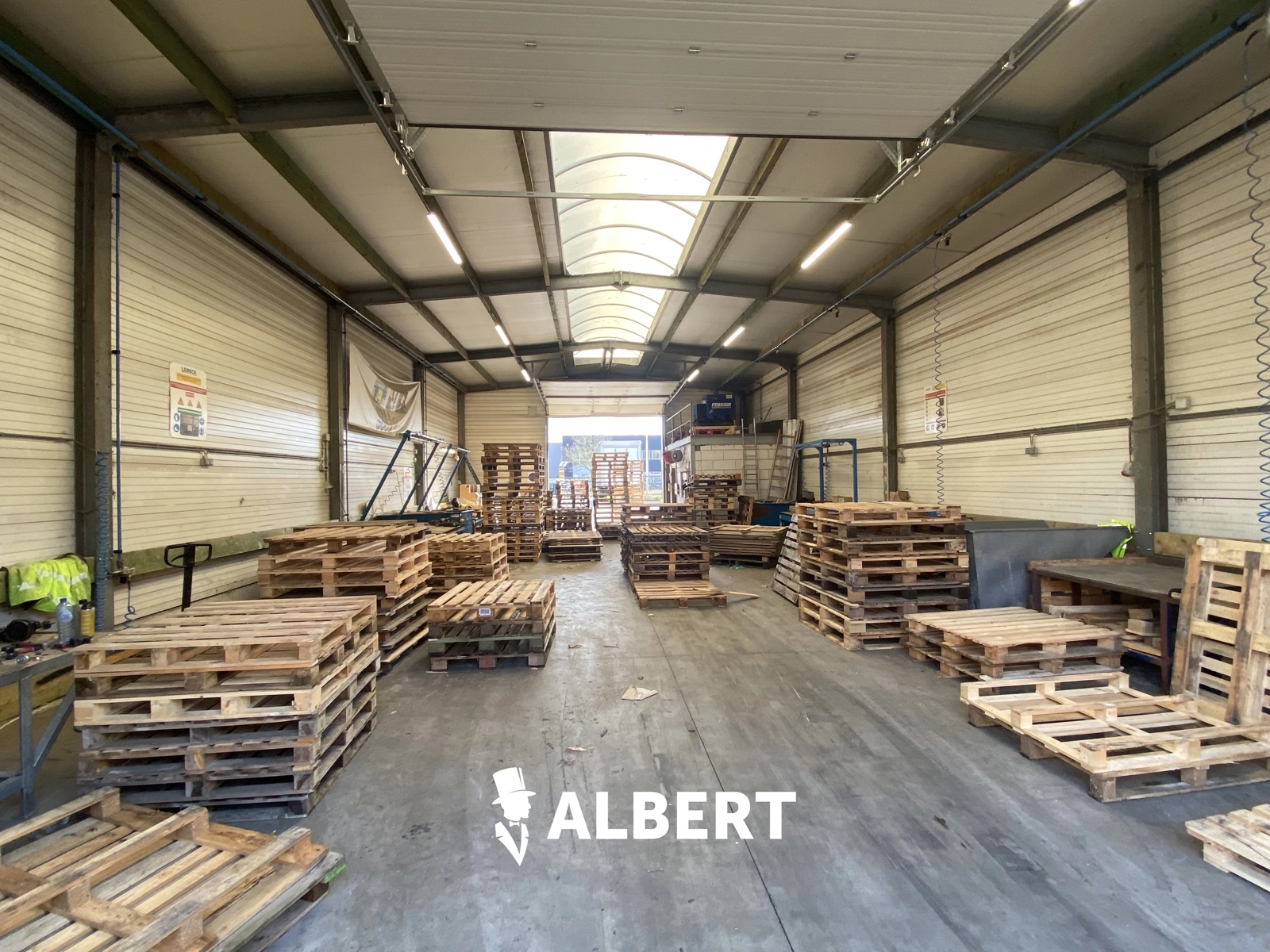 422bf09707c24844b11f559f28dd8e03 photo