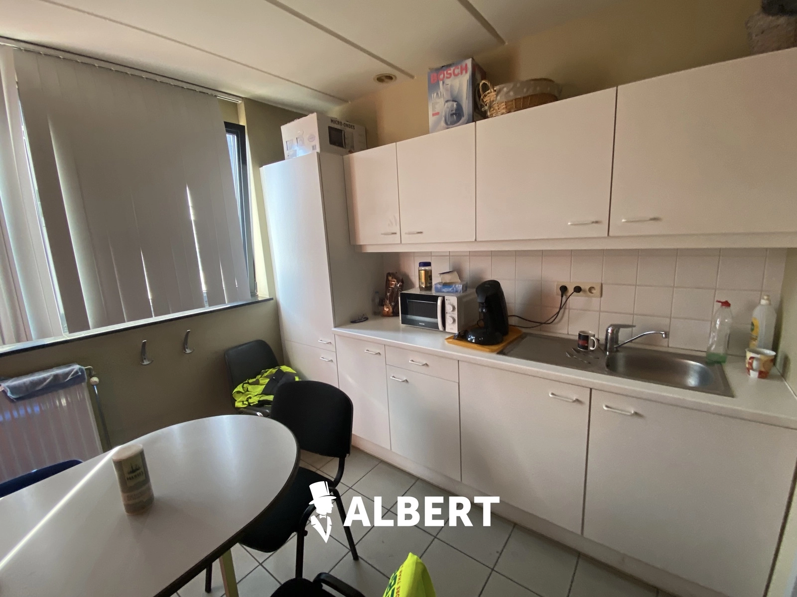 42e2f604497f434db5bbb9ae0cfe827b photo