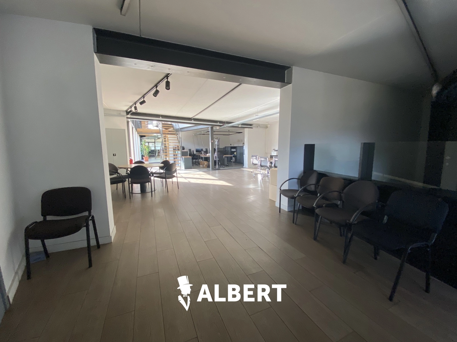 66866f8045544260a80142134eaf065b photo