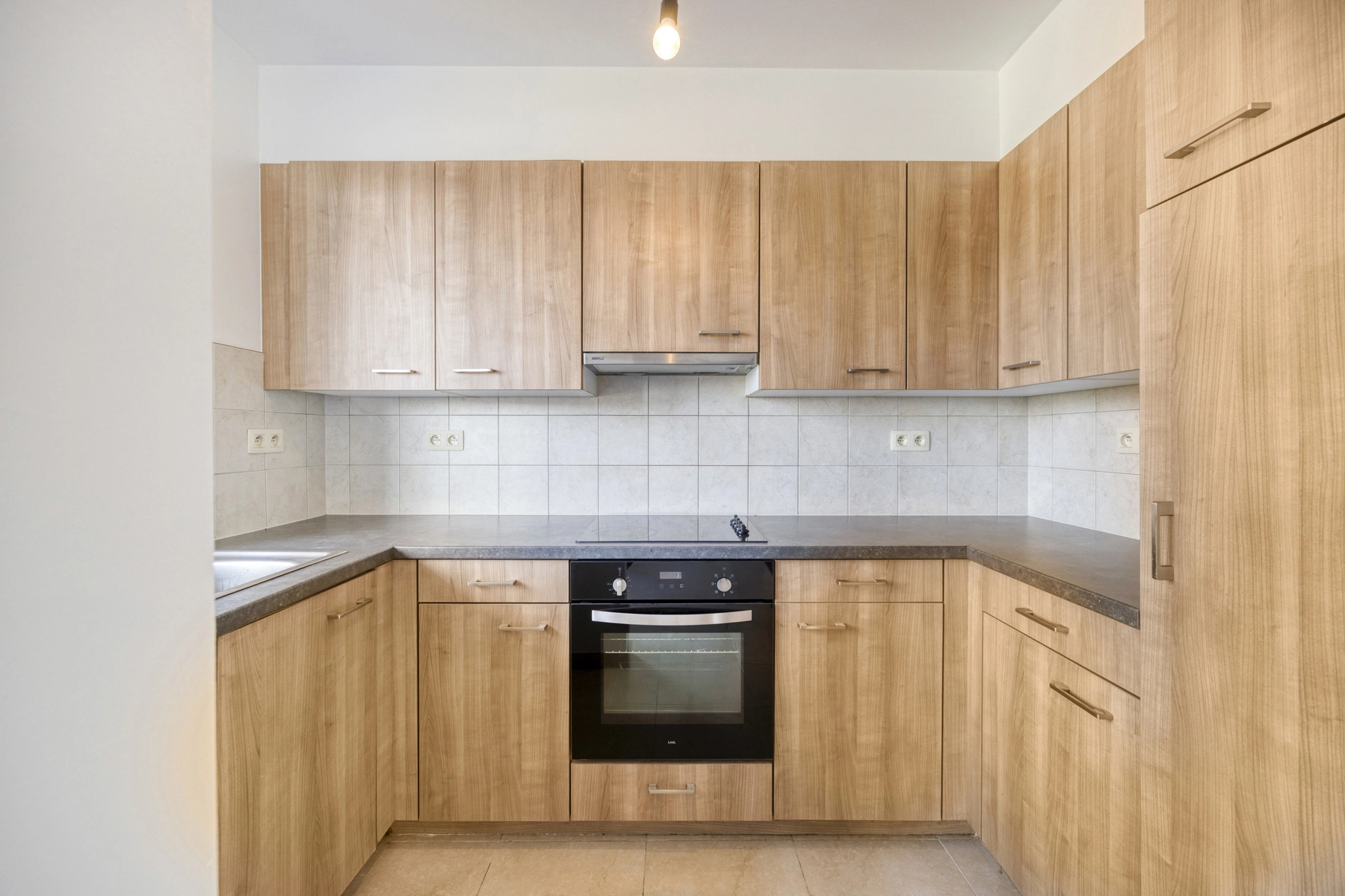 6934c124f3094785a5e5357881ba285e photo