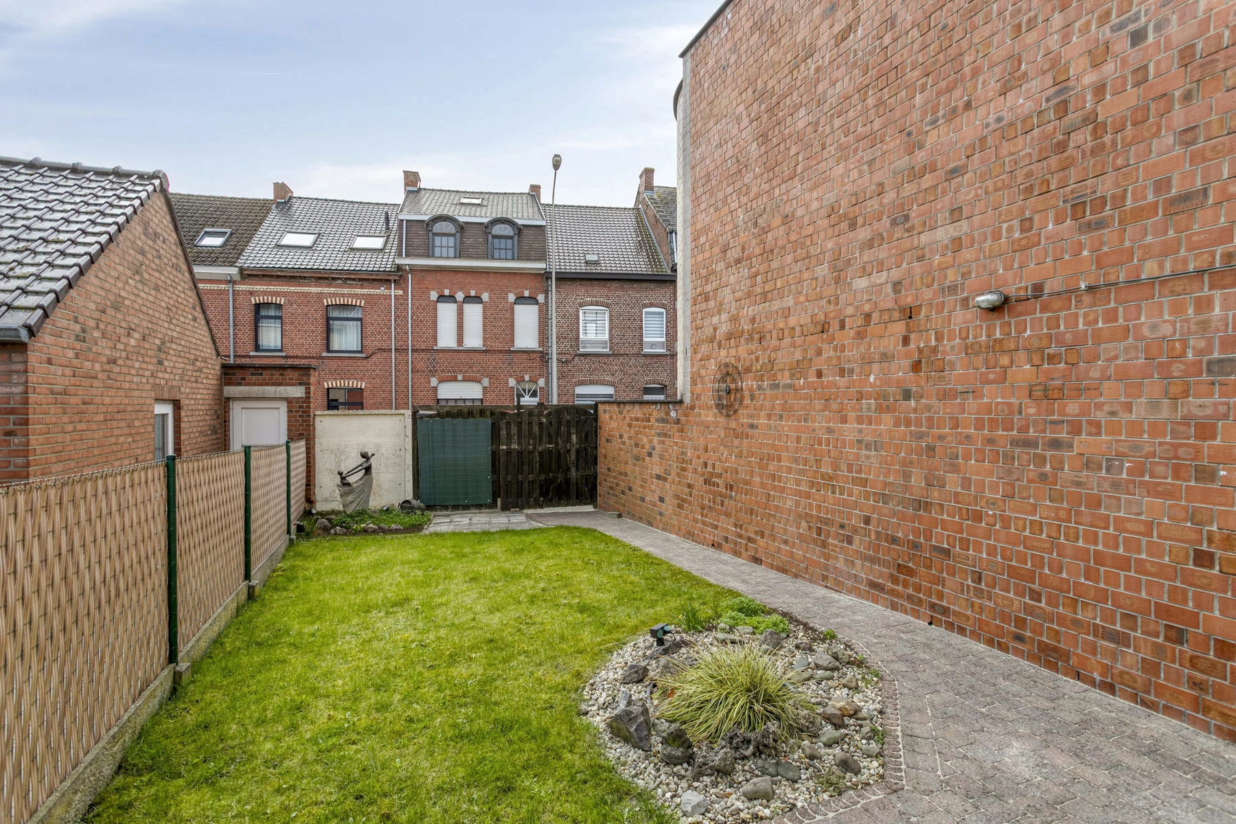 caa13edd858641d2a6d413a0d5a4a811 photo