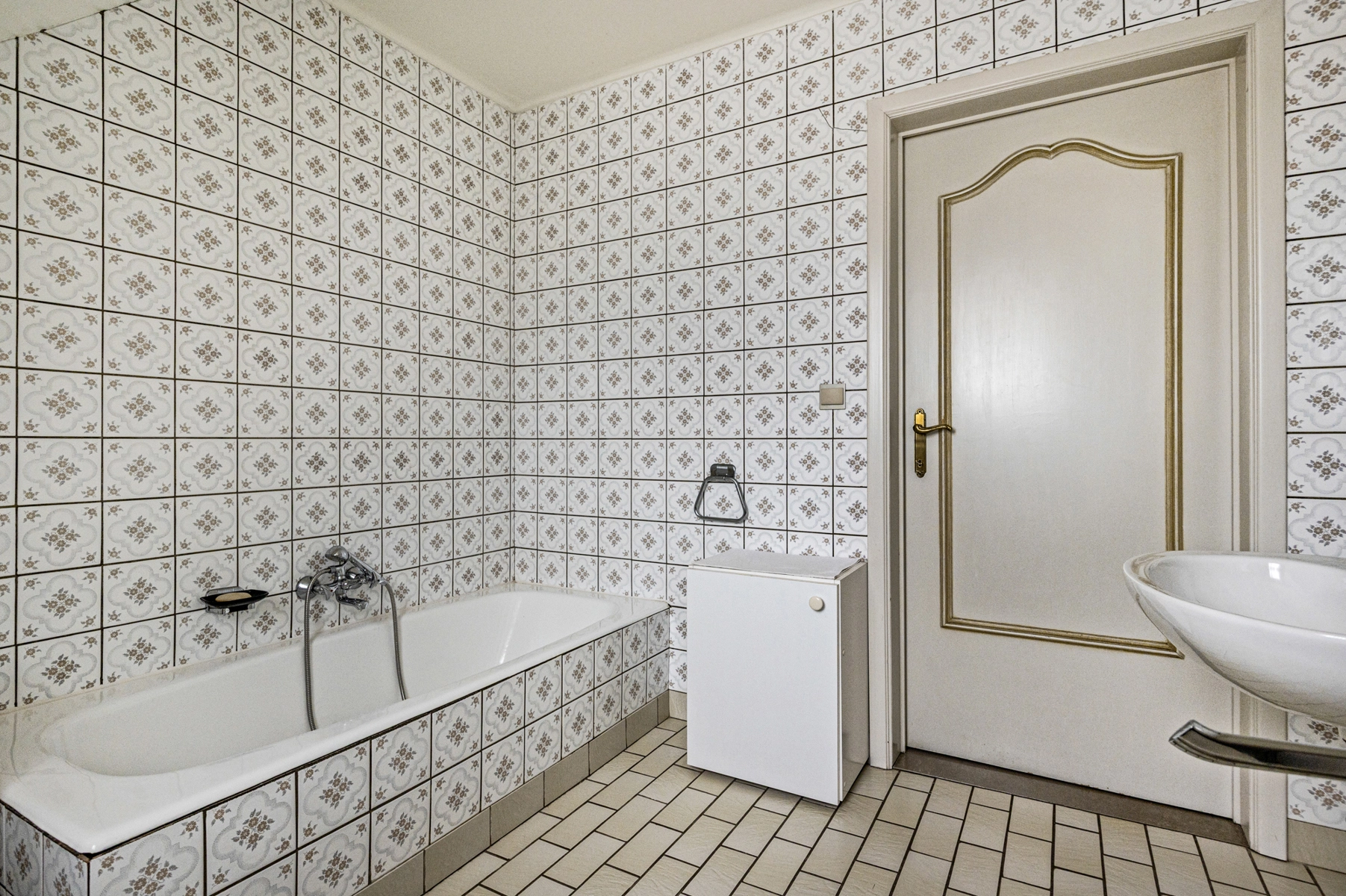 43b4cc28eb56402aab40cf8ccffbf800 photo