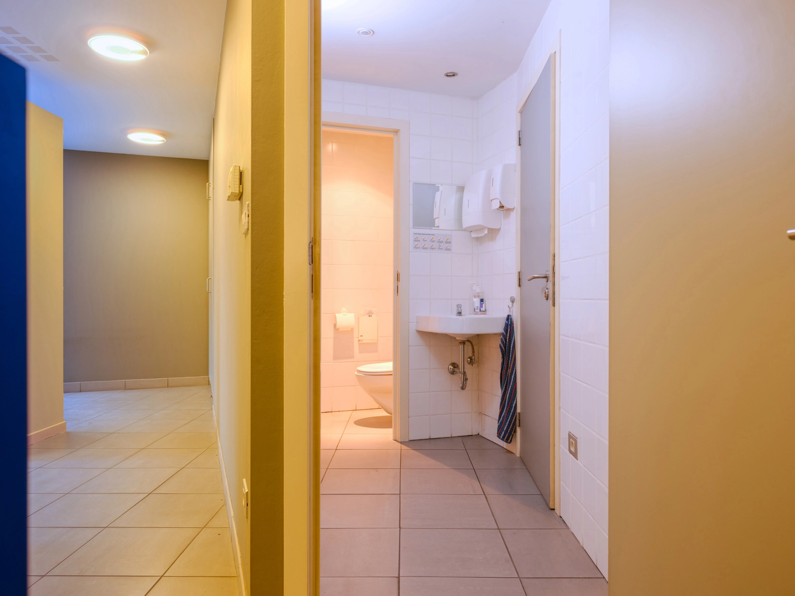 09b03b865a164fbc83d014fb0ca274d4 photo