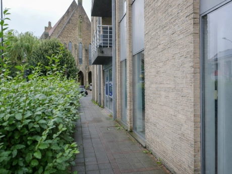 2481b1bf41c84477aa2094d97852990b thumbnail