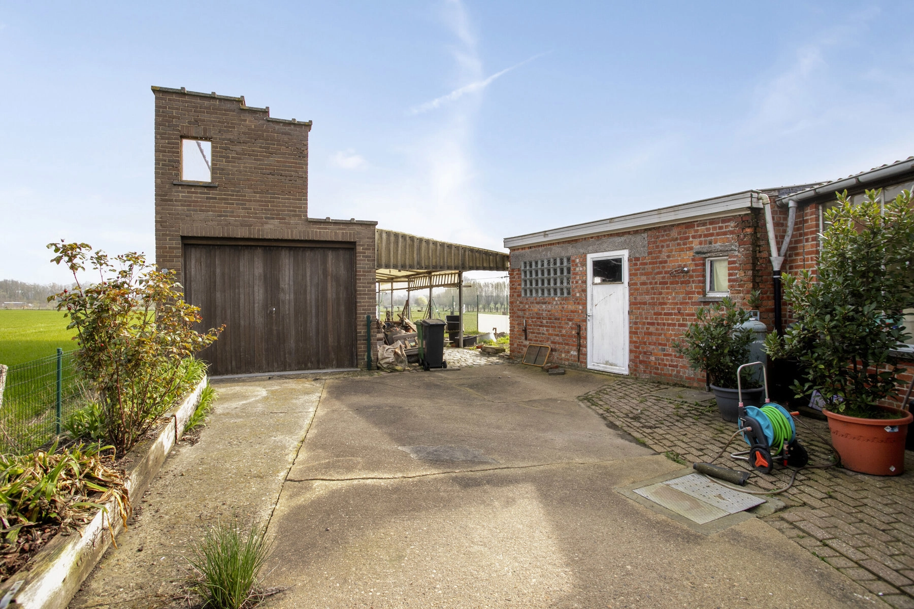 712b7a955bbc46ec87fe7fcb274edc3c photo