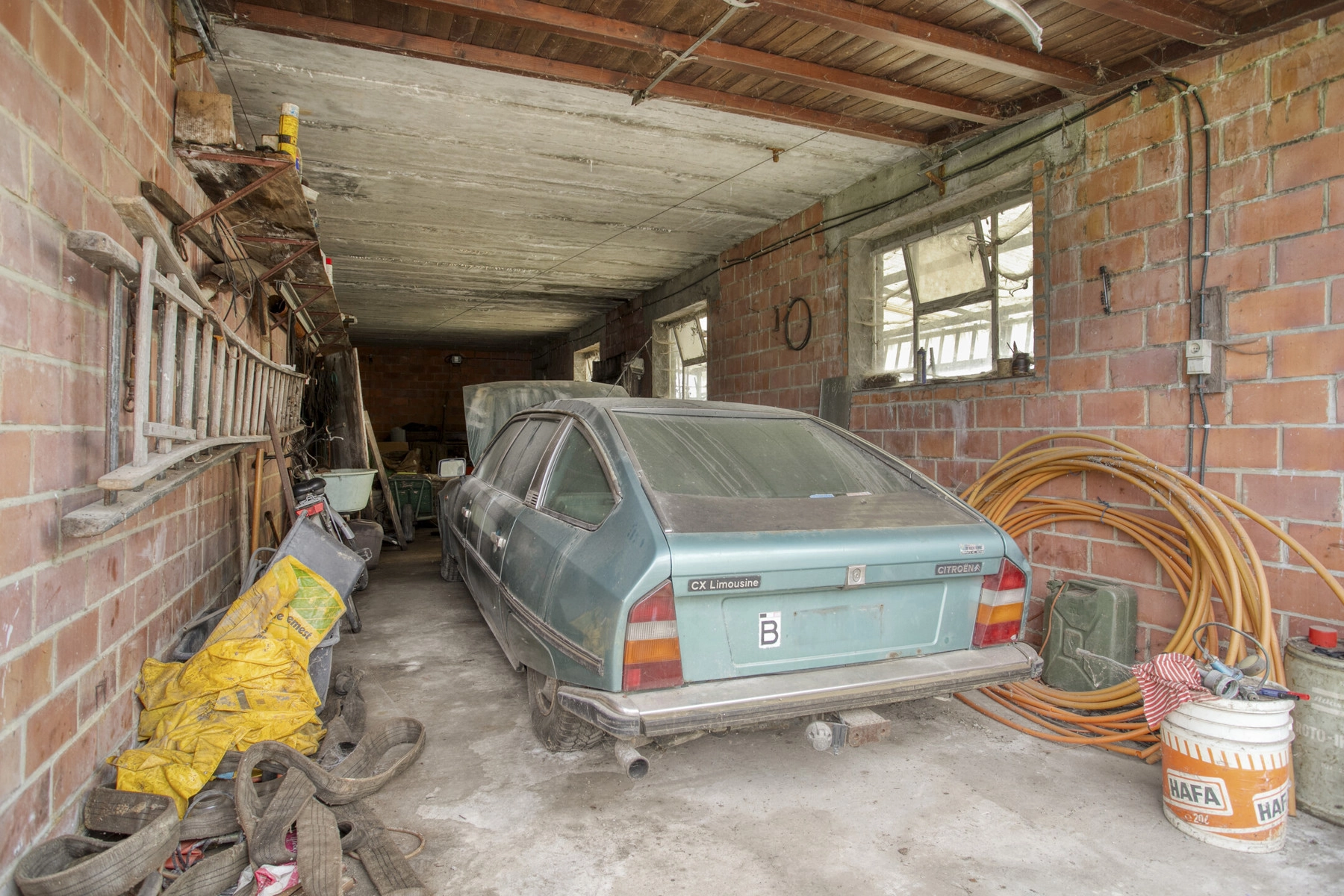 93ea0e2217e64593a3e4947f887a0632 photo